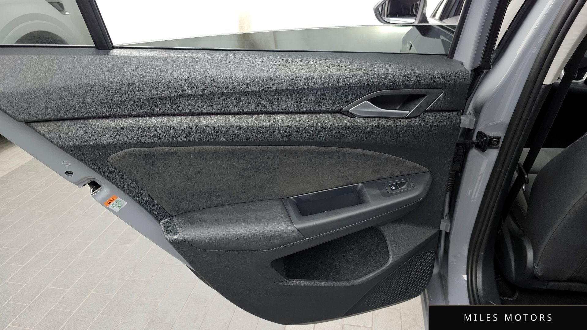 Volkswagen 골프 2023 — миниатюра 15