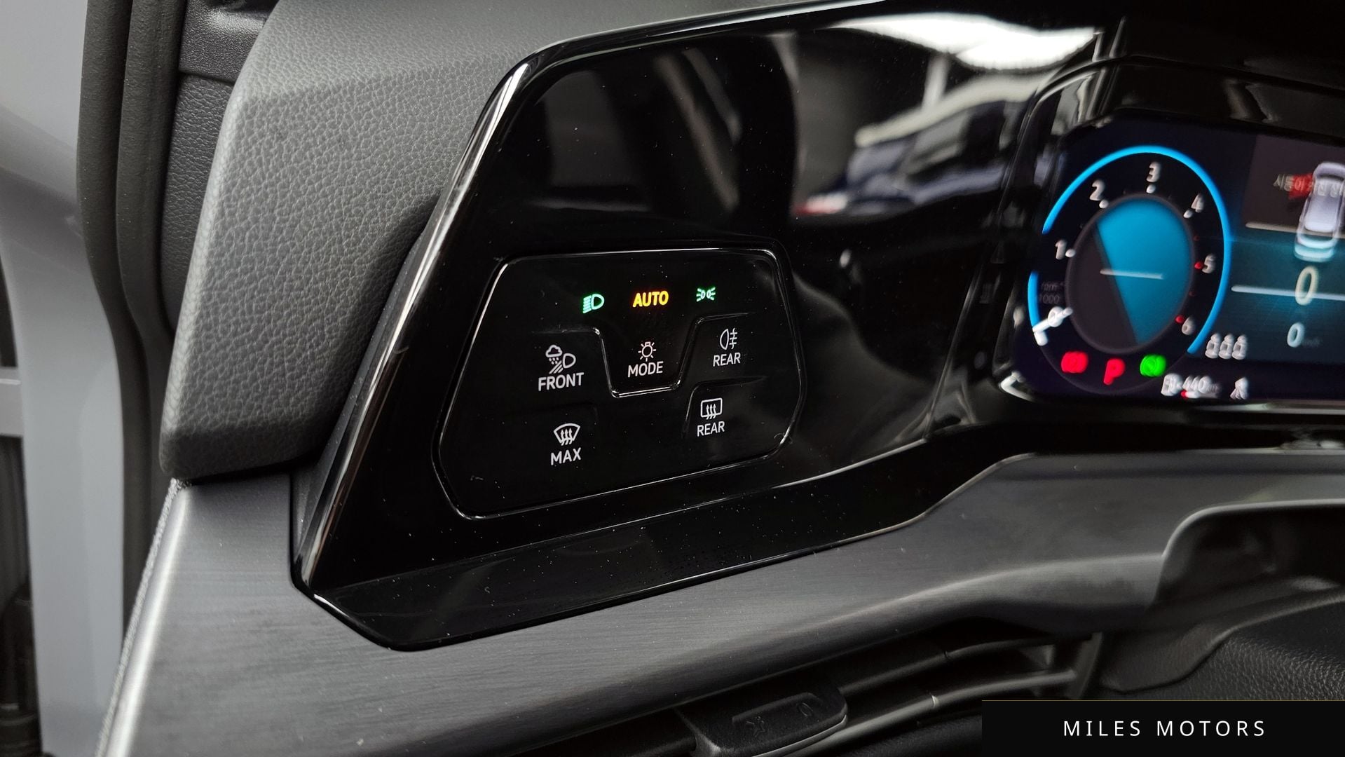Volkswagen 골프 2023 — миниатюра 27