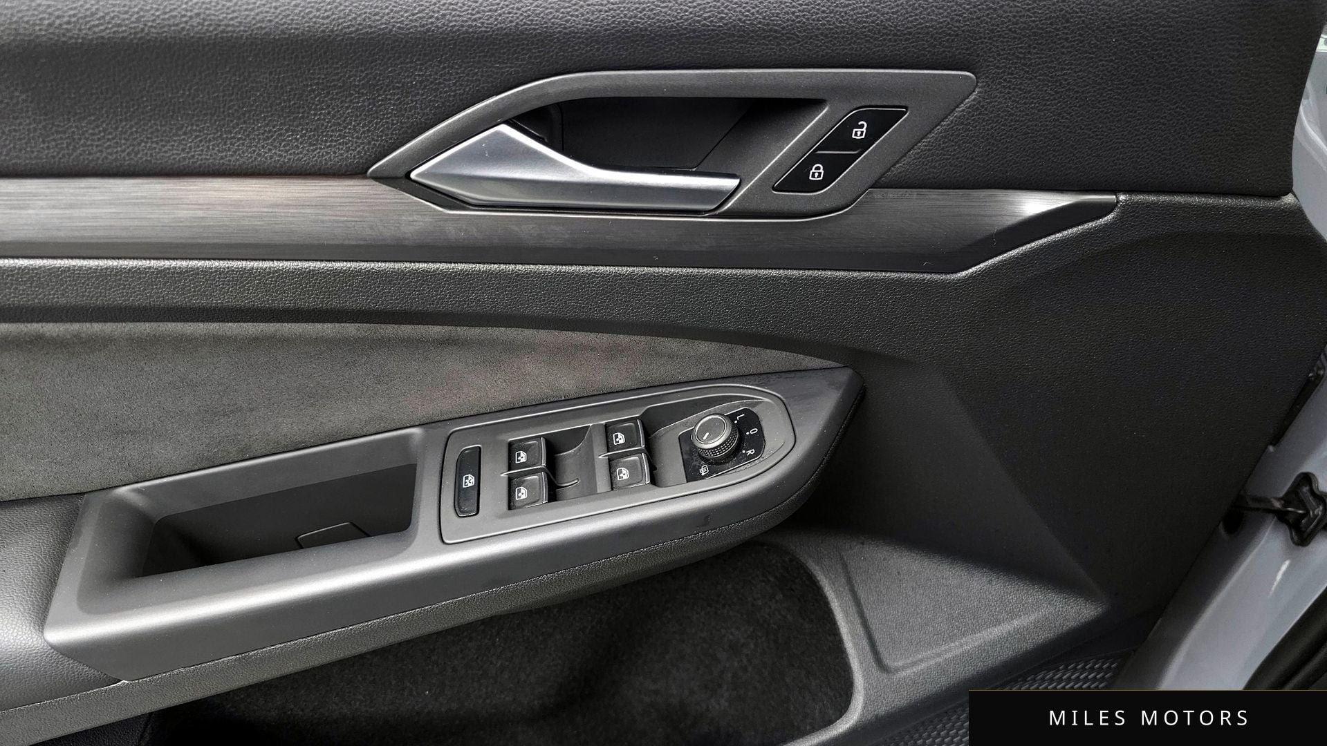 Volkswagen 골프 2023 — миниатюра 33