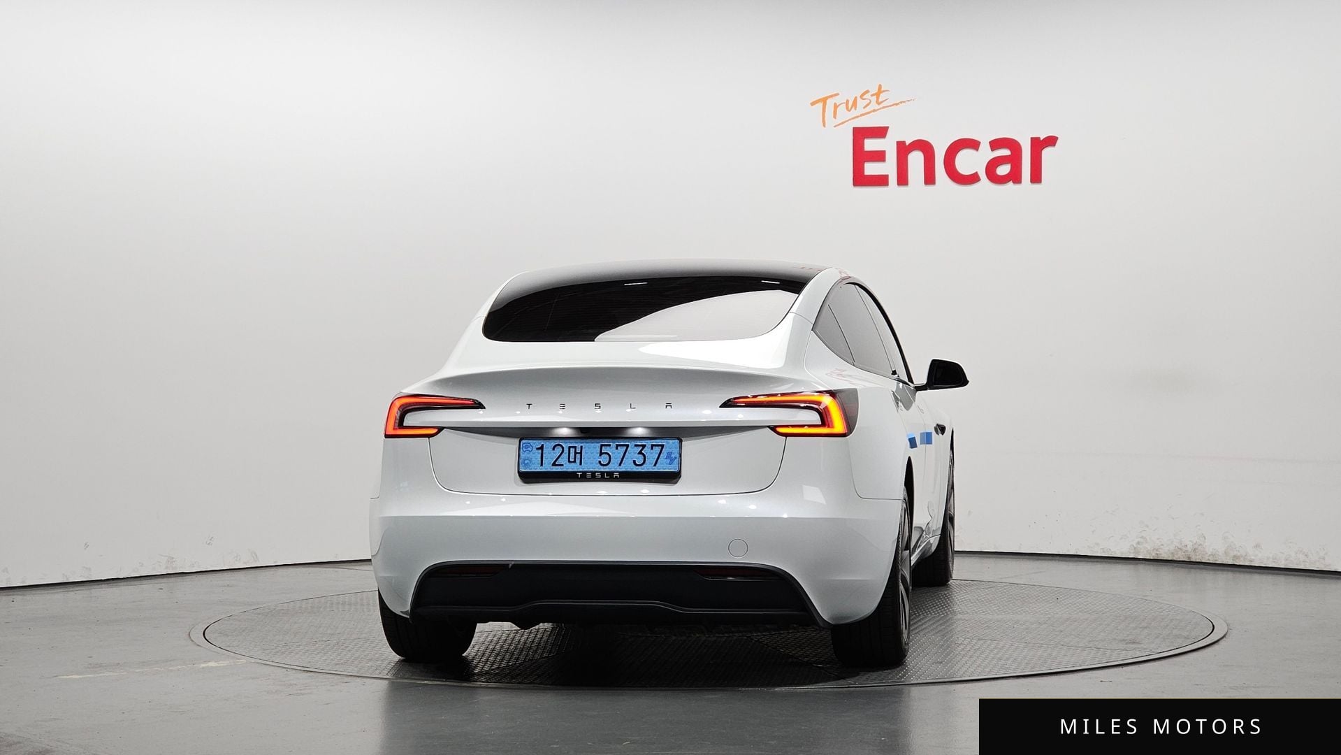 Tesla 모델 3 2025 — миниатюра 4