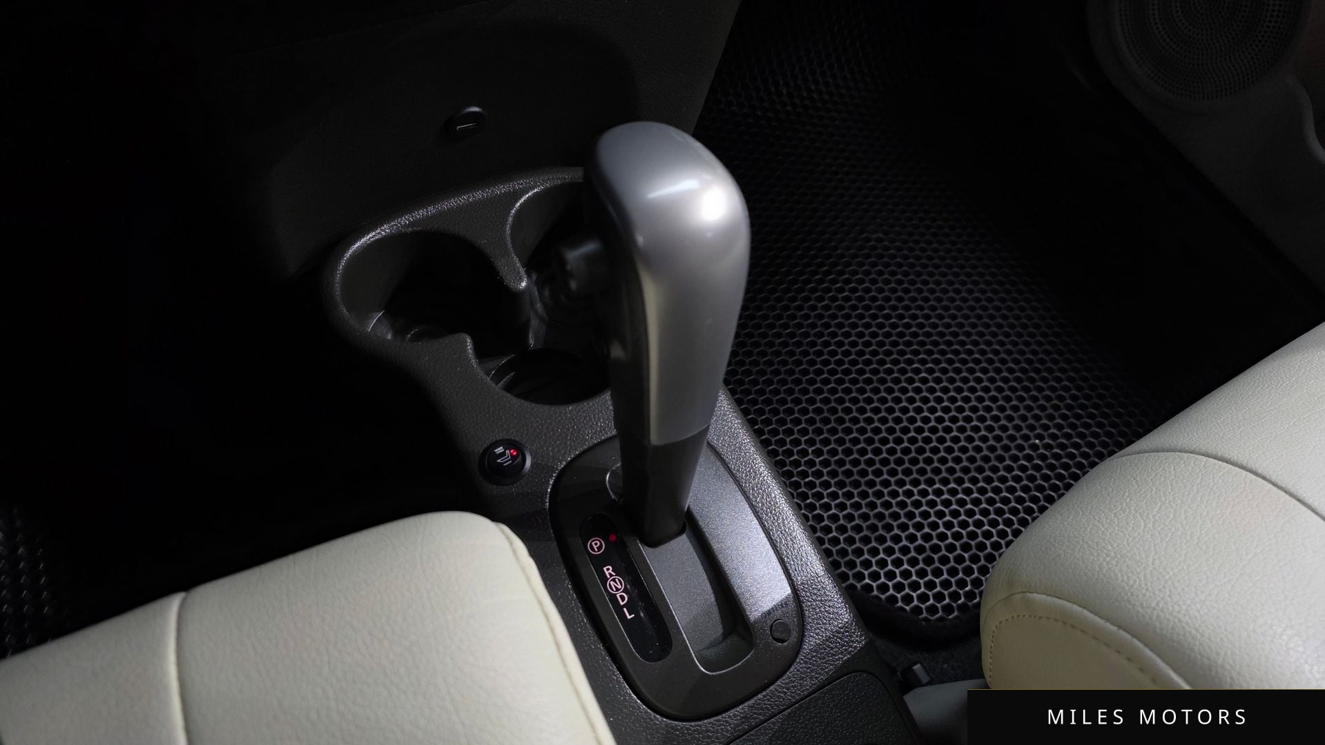 Nissan Cube 2011 — миниатюра 9