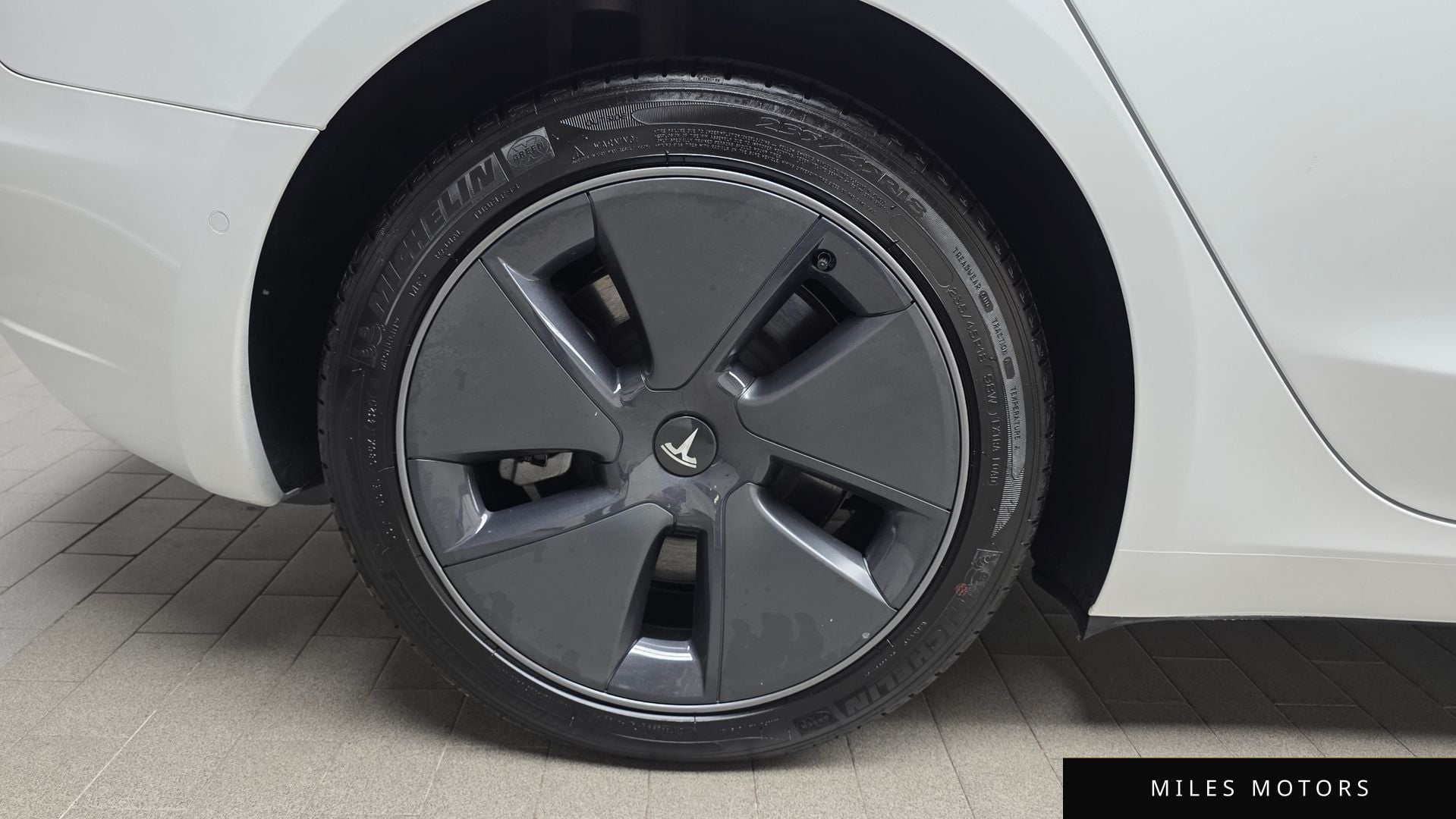Tesla Model 3 2022 — миниатюра 5