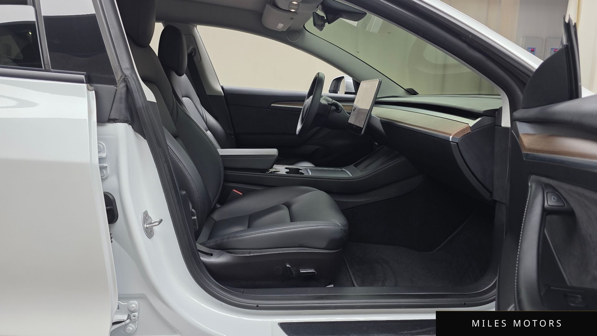 Tesla Model 3 2022 — миниатюра 17