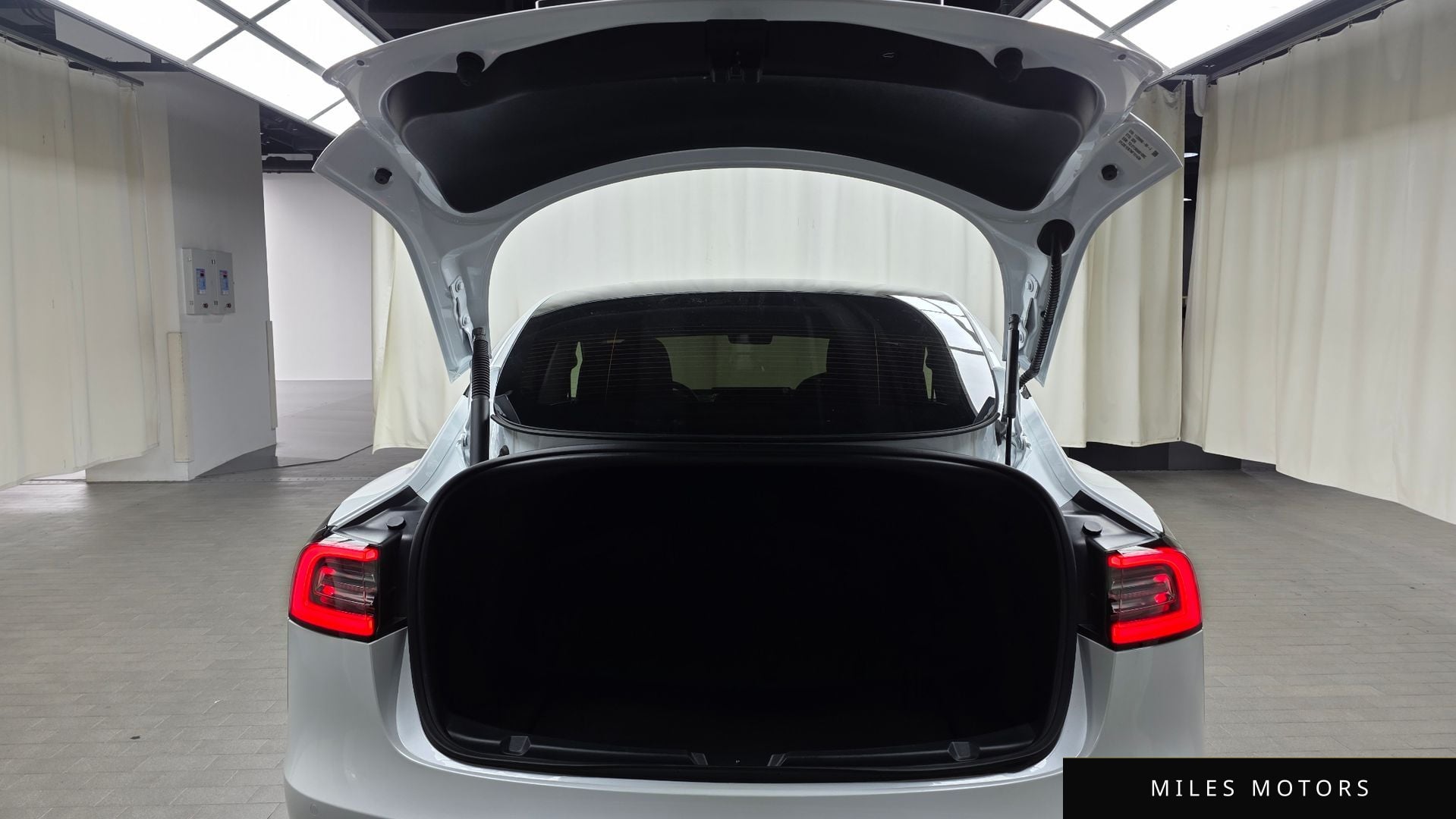 Tesla Model 3 2022 — миниатюра 26