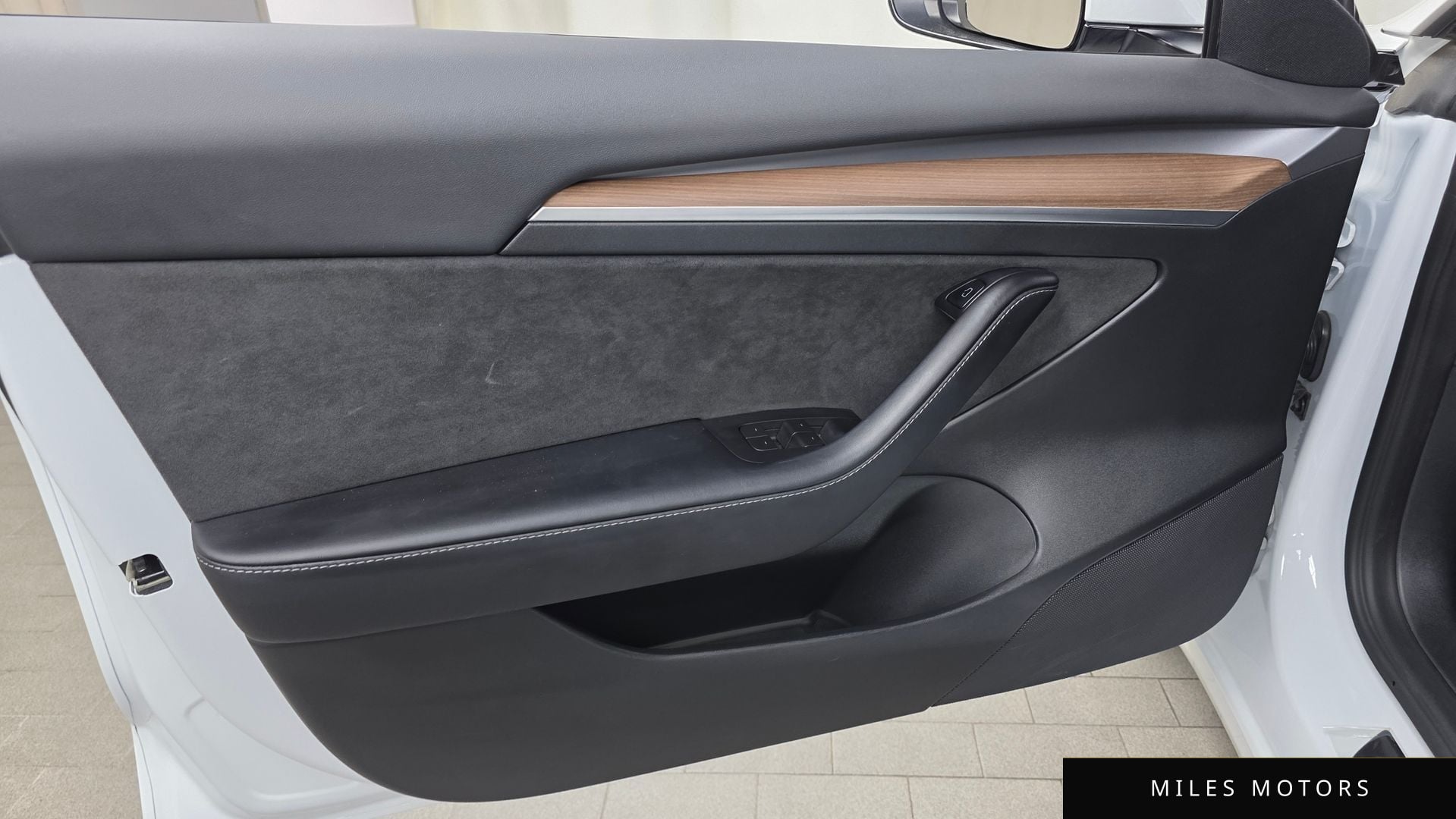 Tesla Model 3 2022 — миниатюра 14
