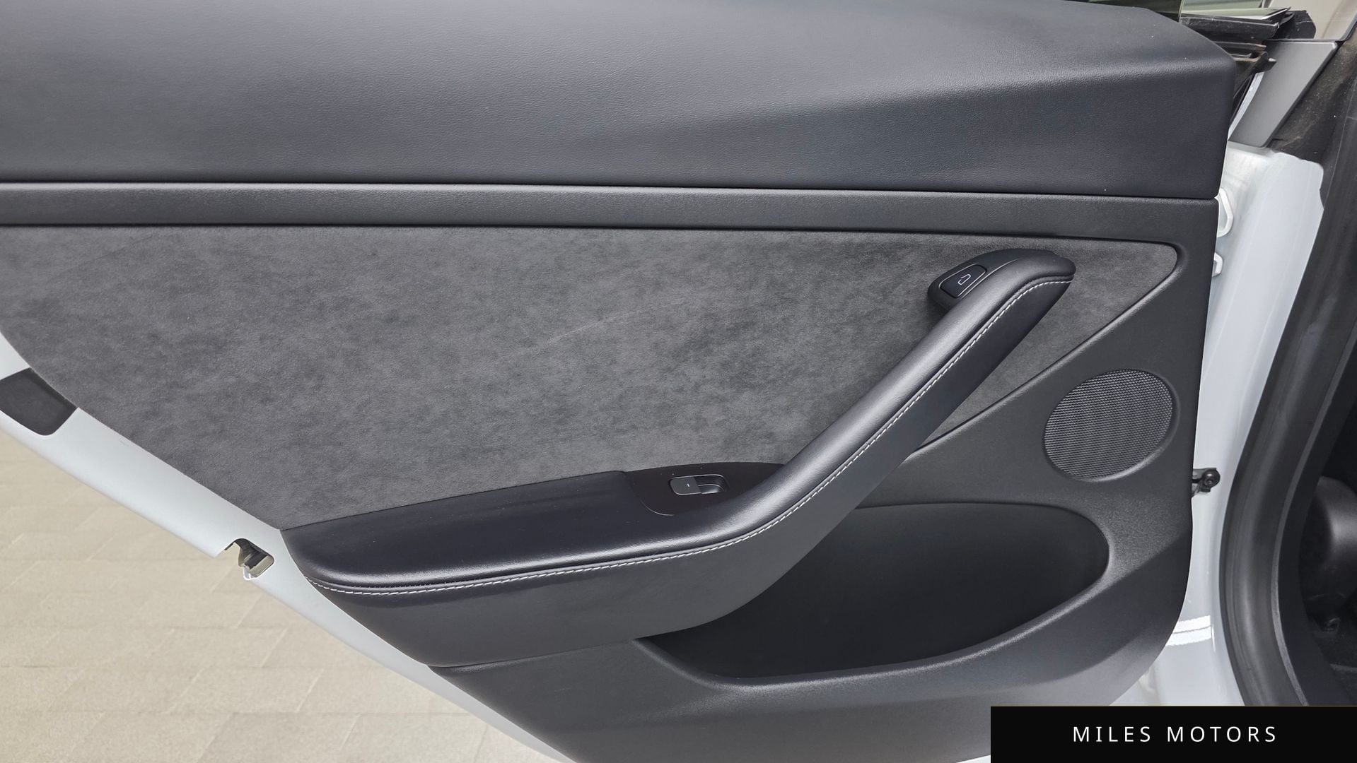 Tesla Model 3 2022 — миниатюра 15