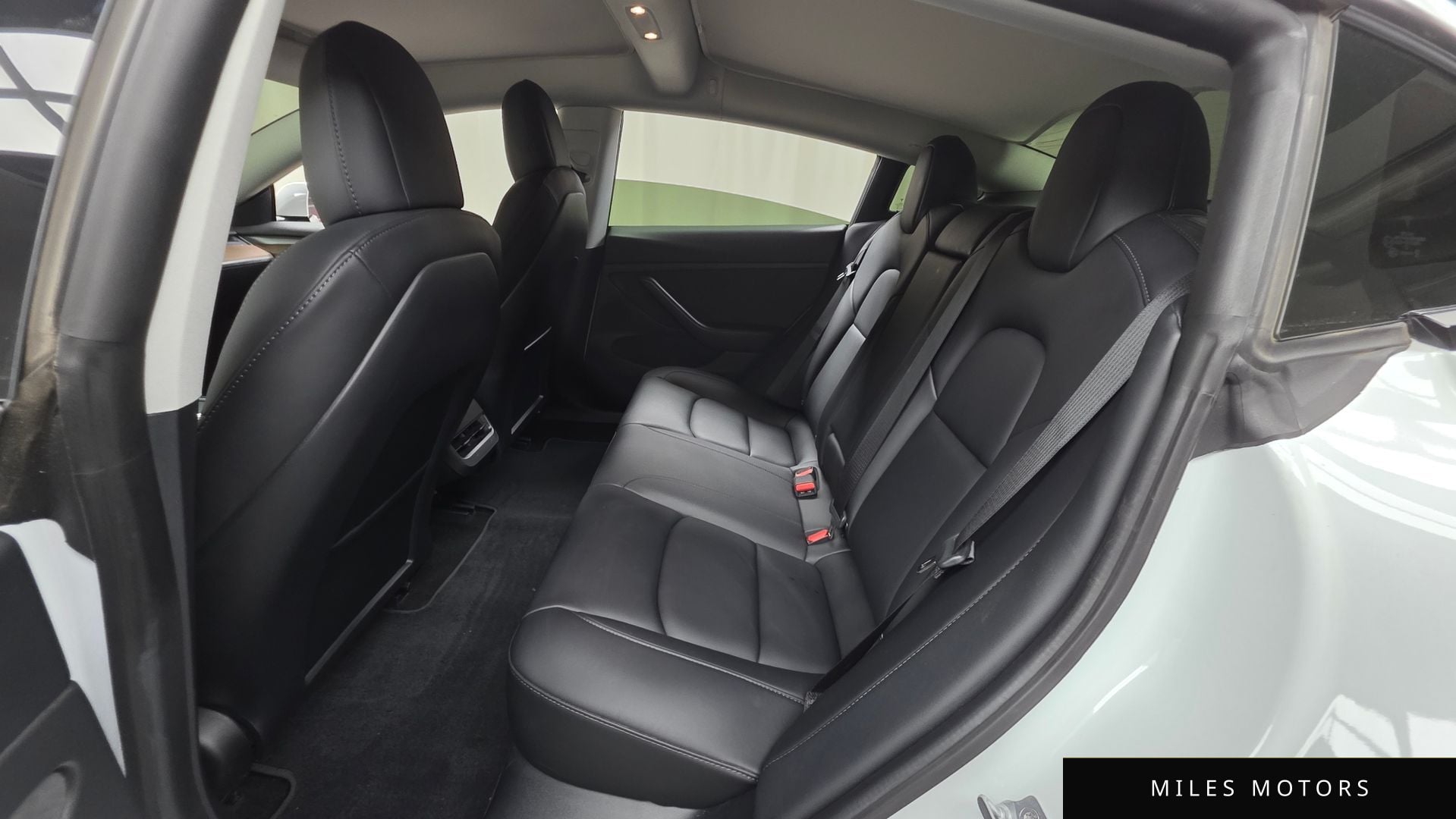 Tesla Model 3 2022 — миниатюра 16