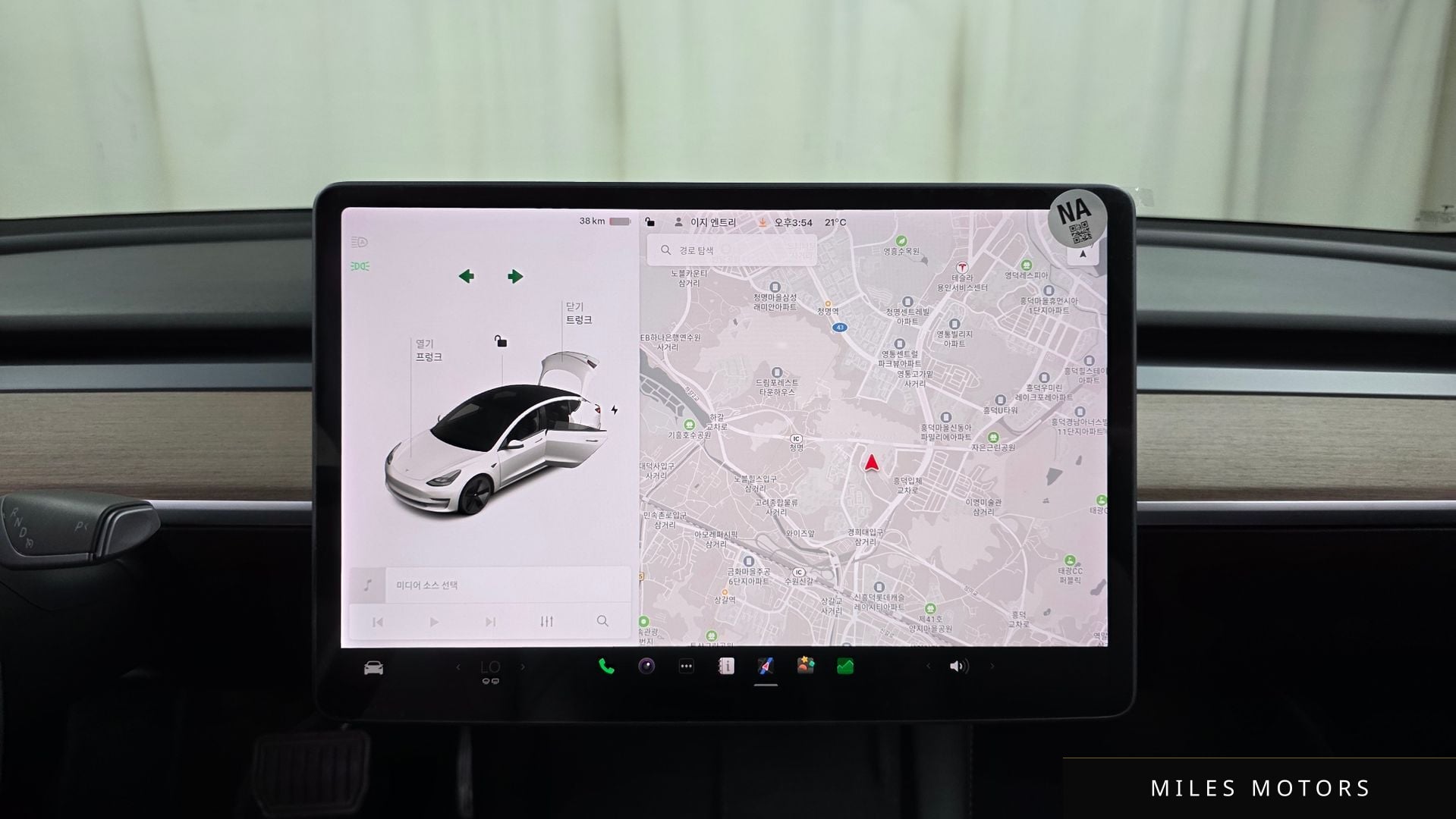 Tesla Model 3 2022 — миниатюра 30