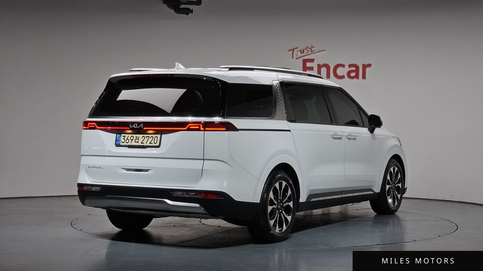 Kia Carnival 2022 — фото 1 из 12