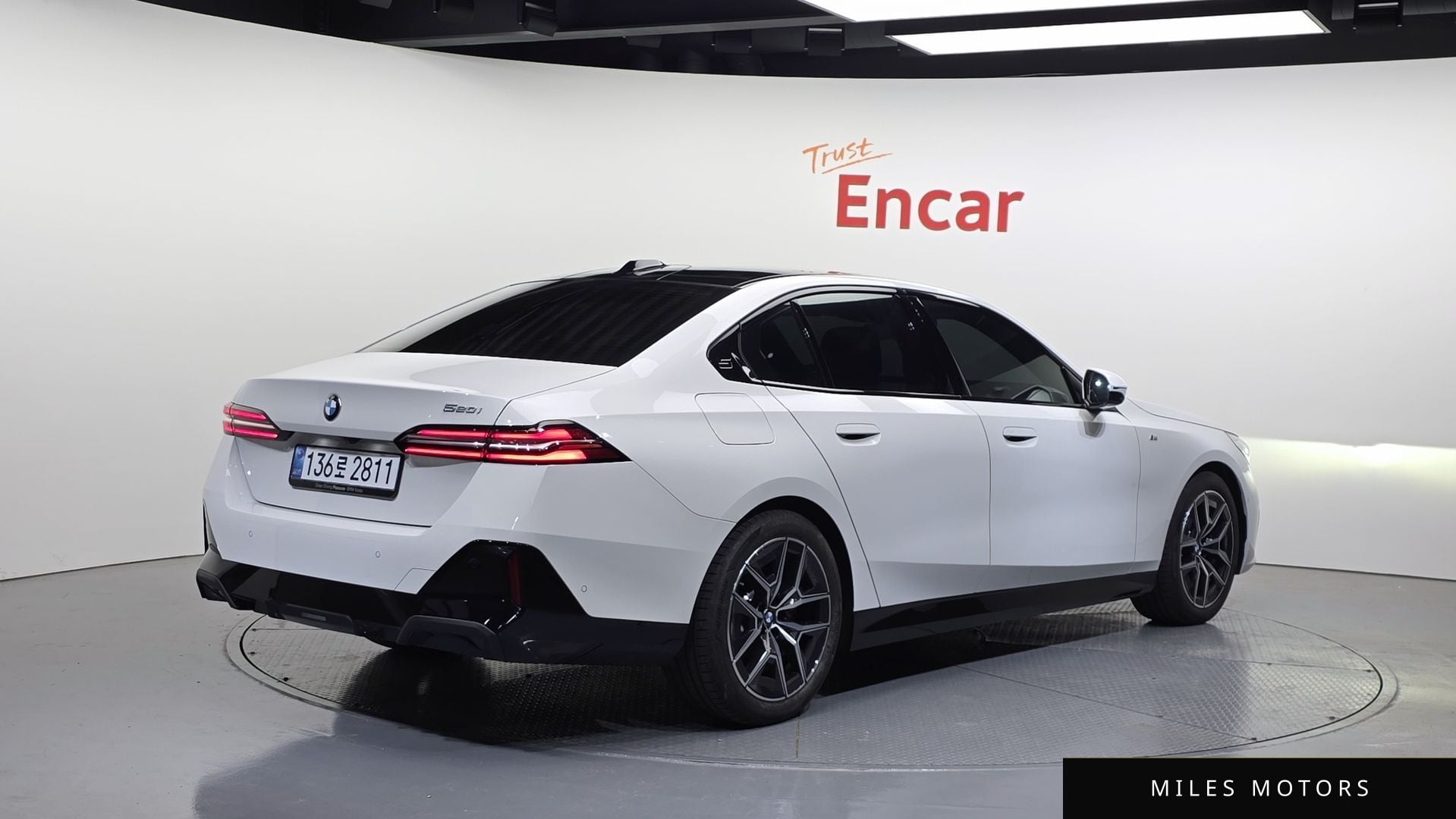 BMW 5 Series (G60) 2025 — миниатюра 2