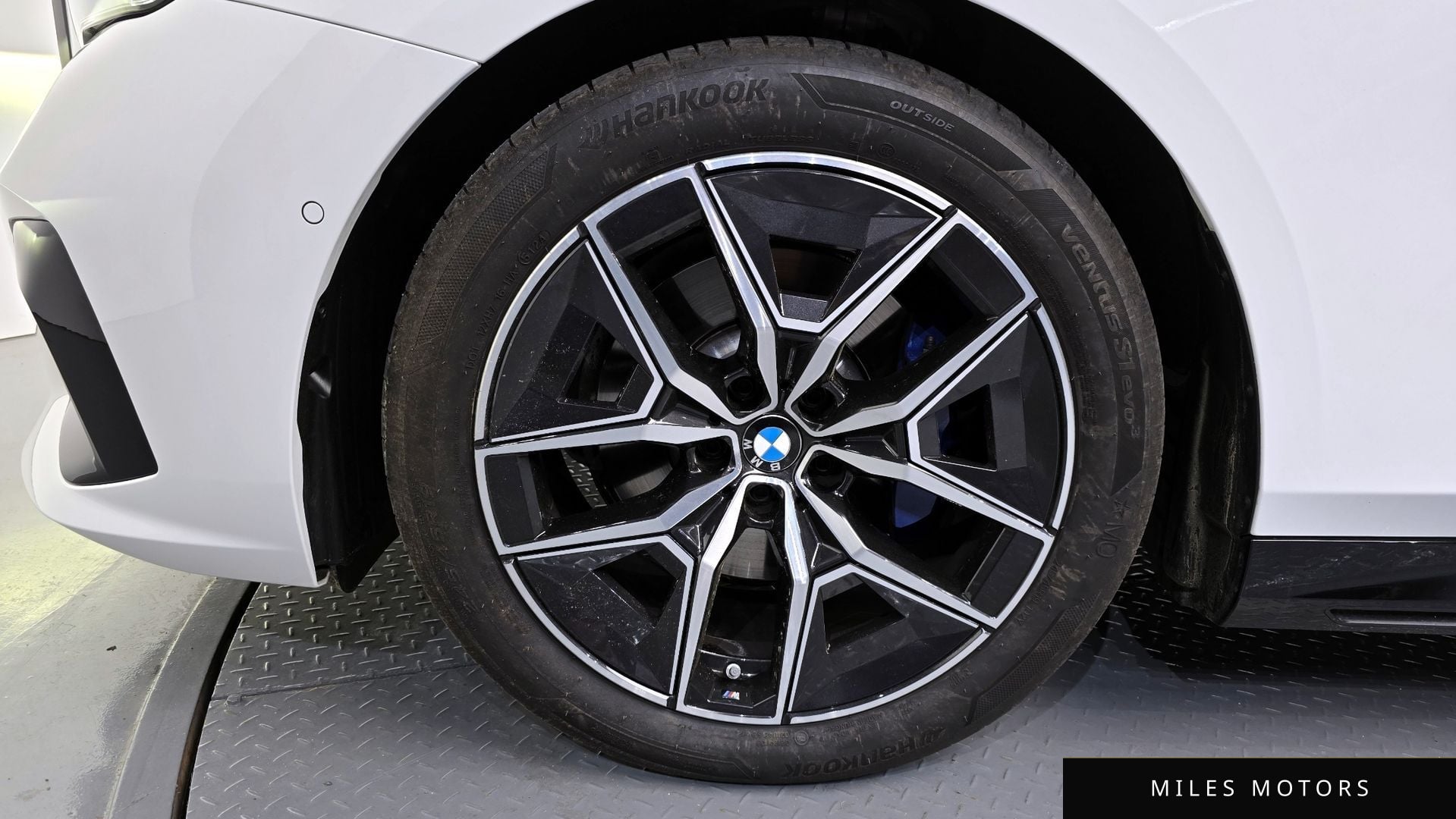 BMW 5 Series (G60) 2025 — миниатюра 5