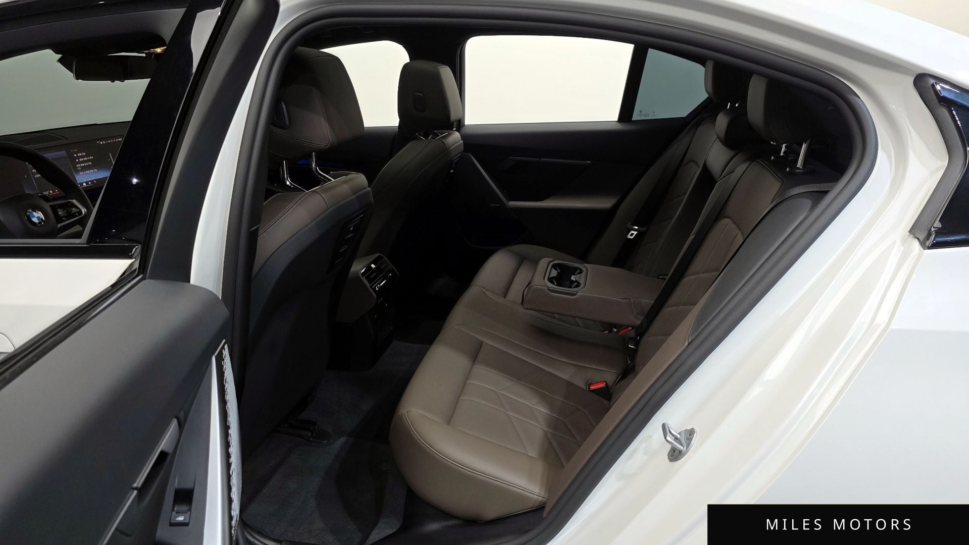 BMW 5 Series (G60) 2025 — миниатюра 12