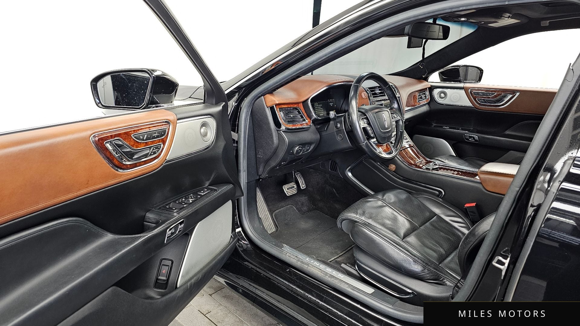 Lincoln Continental 2017 — миниатюра 10