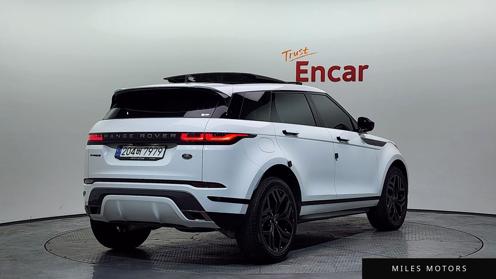 Land Rover Range Rover Evoque 2023 — миниатюра 2