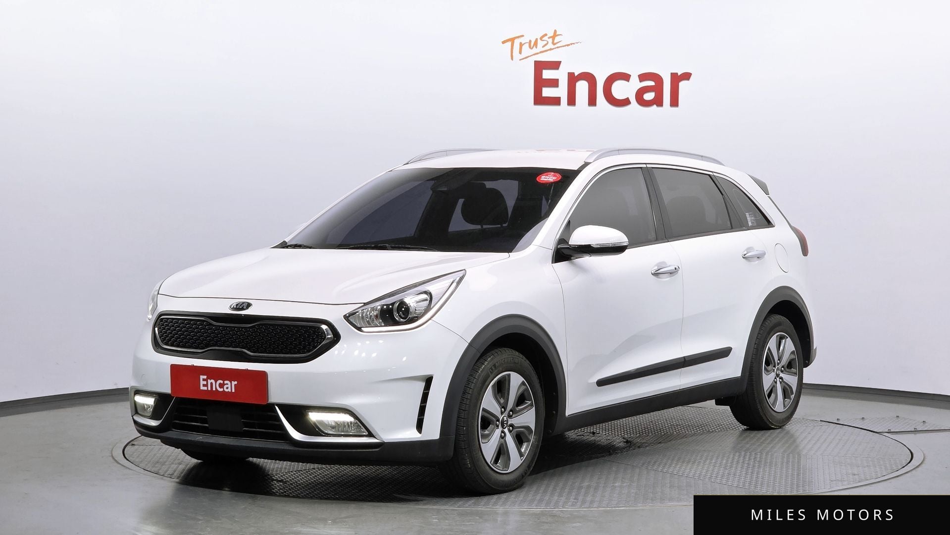 Kia Niro 2017 — фото 1 из 12