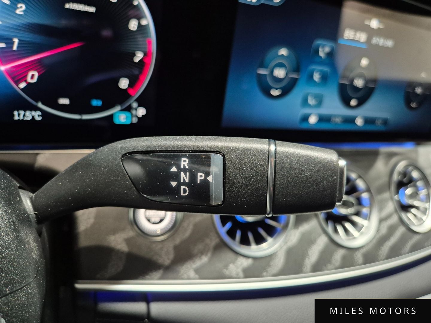 Mercedes-Benz AMG GT 2025 — миниатюра 9