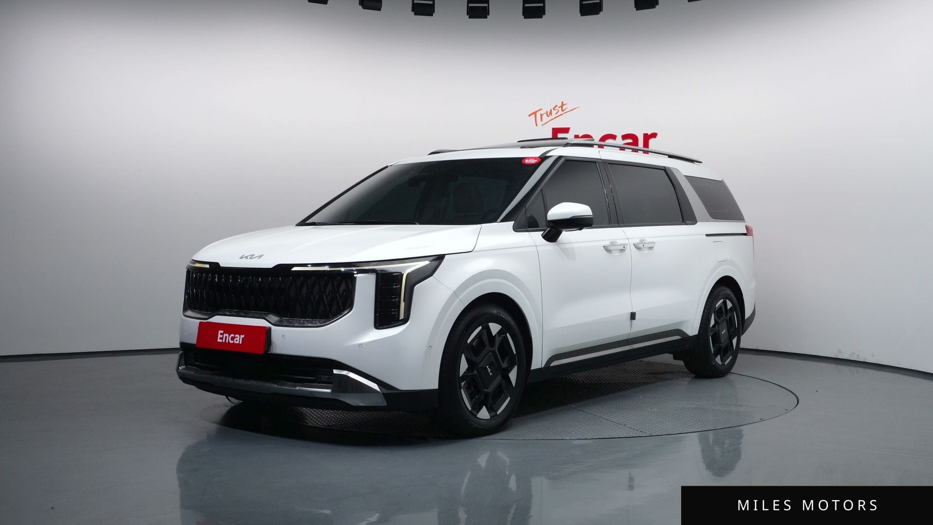 Kia Canival 2024 — фото 1 из 12