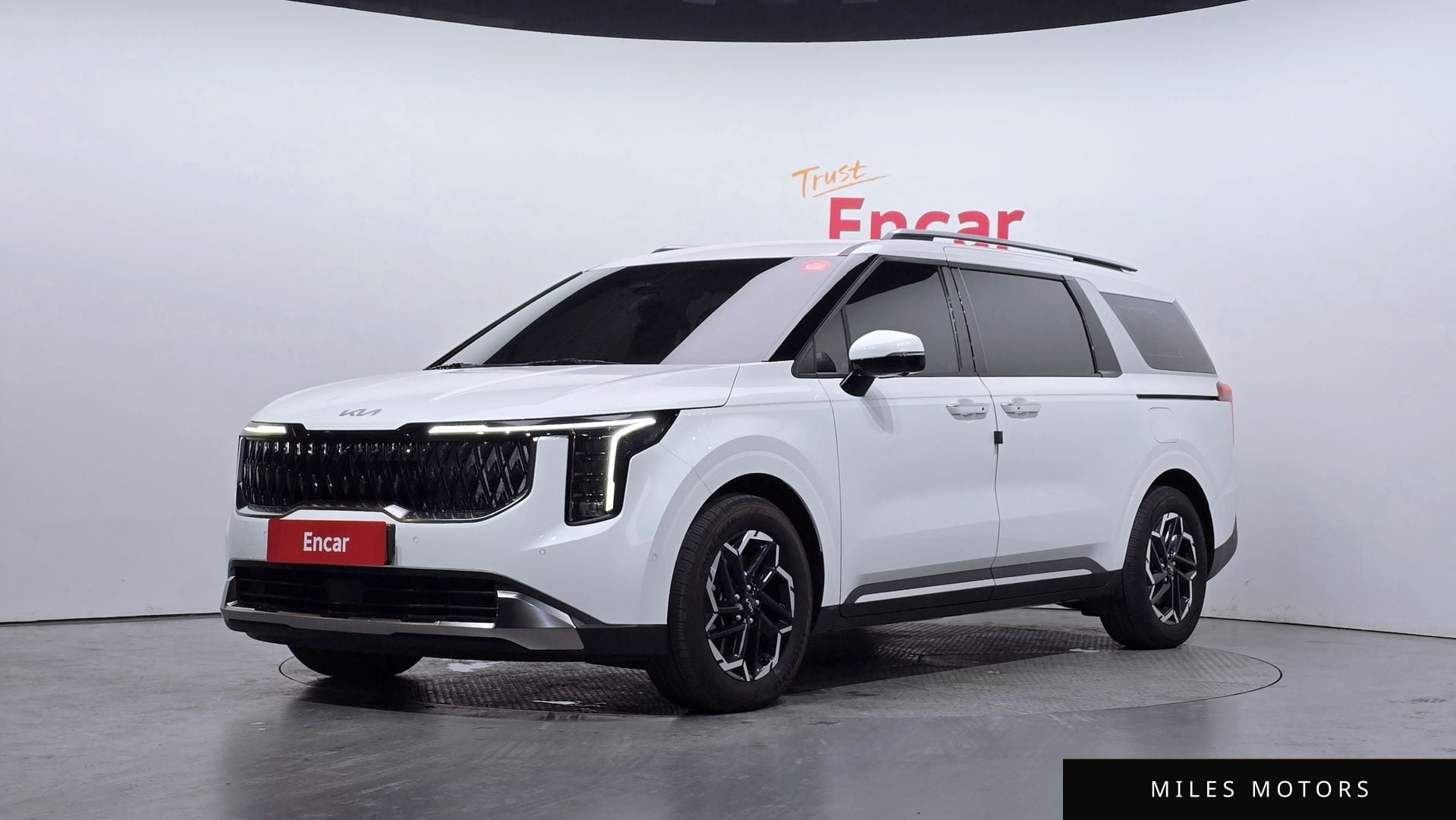 Kia Canival 2025 — фото 1 из 12