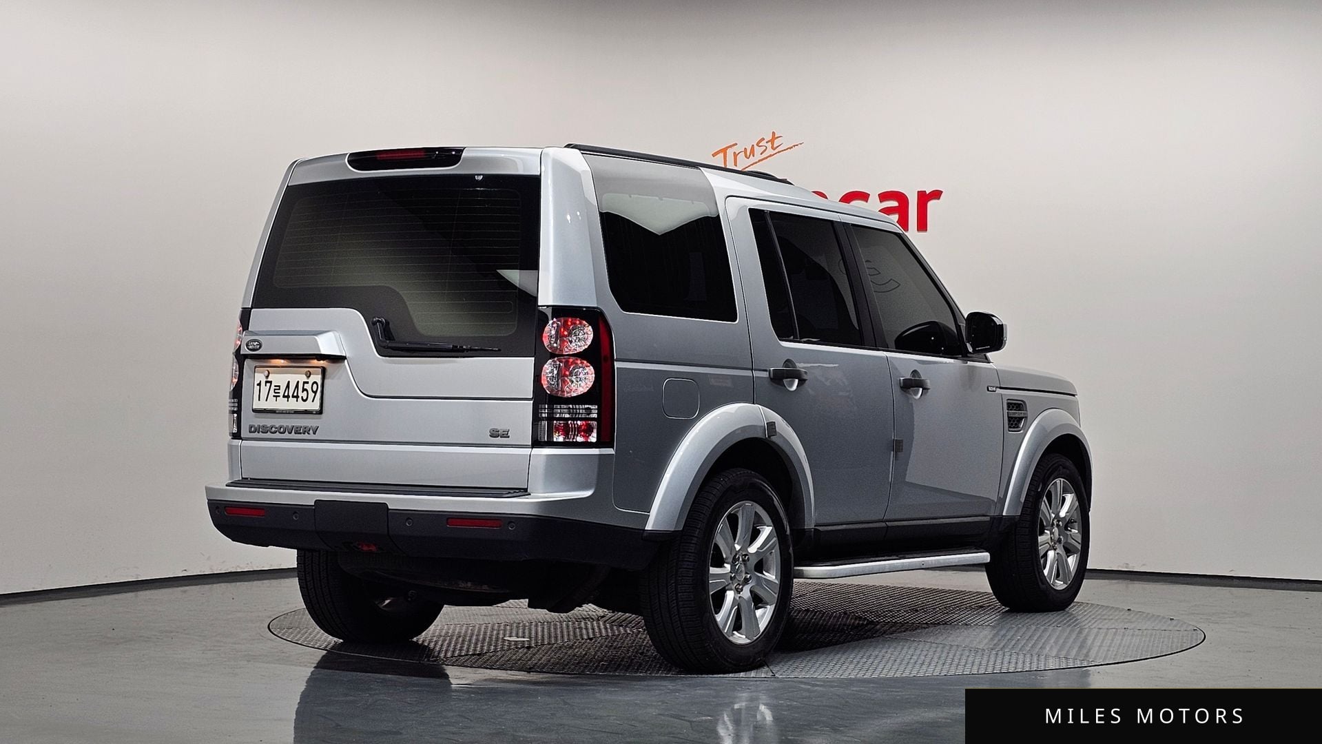 Land Rover Discovery 2015 — миниатюра 2