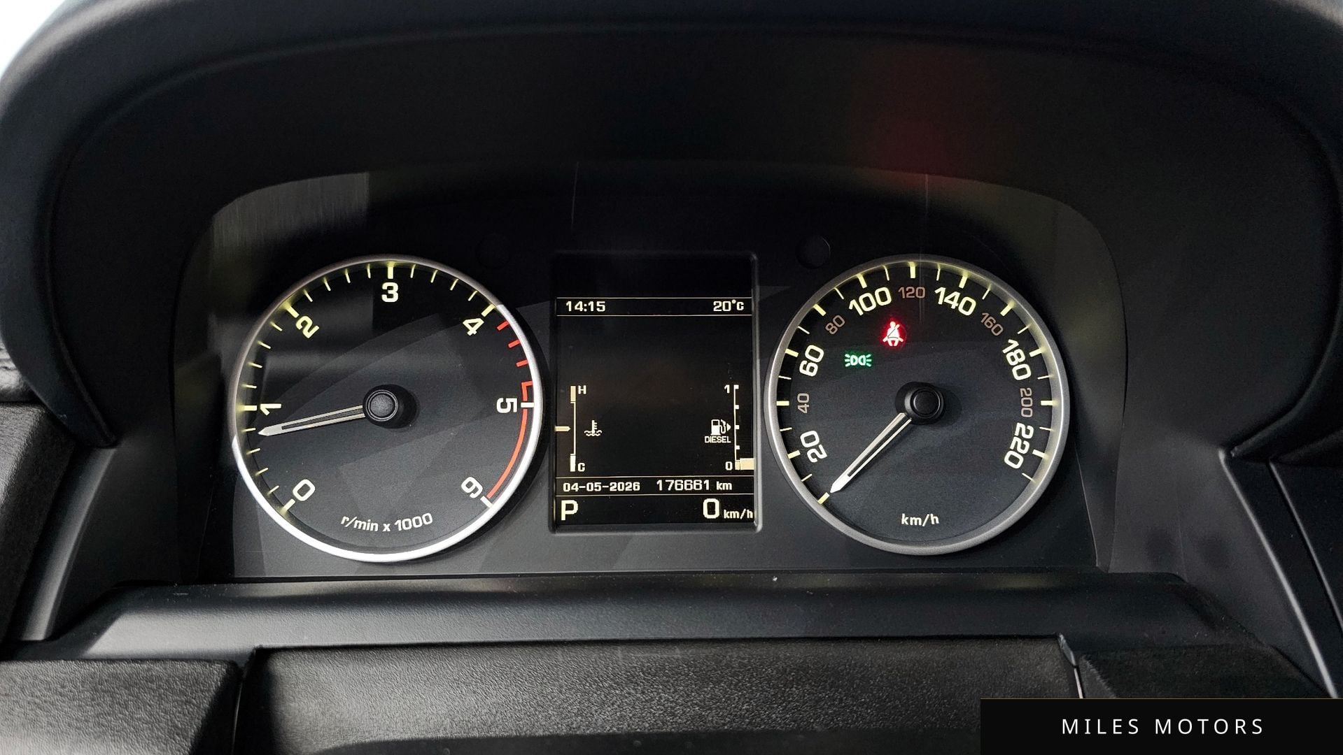 Land Rover Discovery 2015 — миниатюра 8