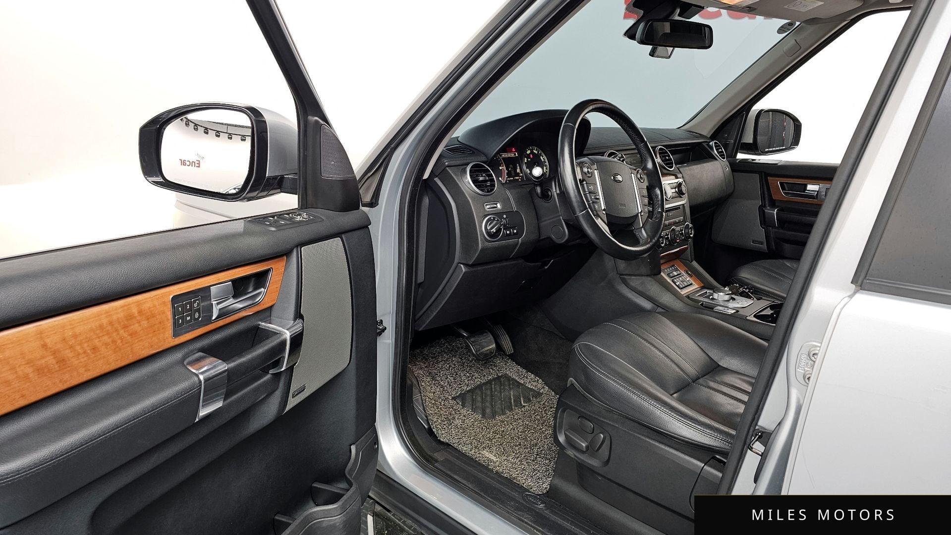 Land Rover Discovery 2015 — миниатюра 10