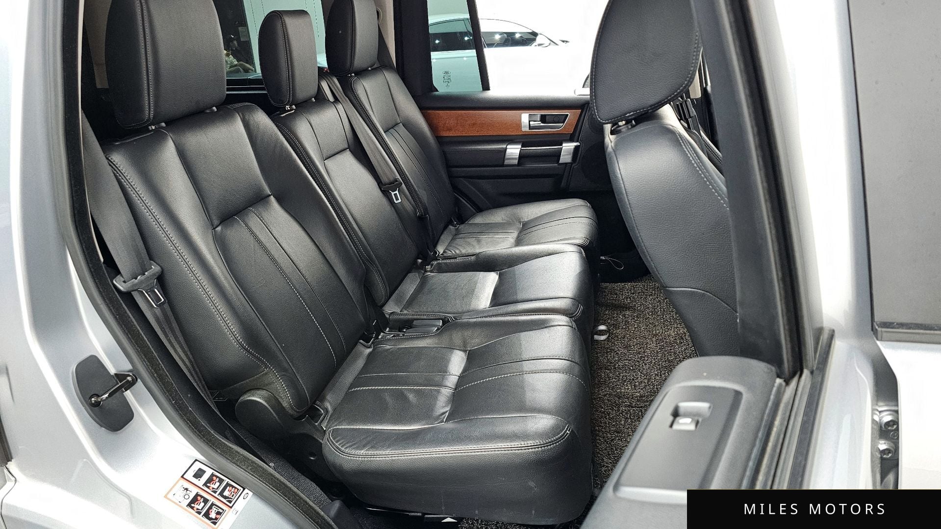 Land Rover Discovery 2015 — миниатюра 11