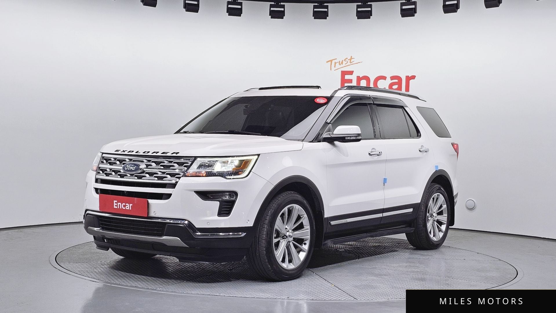 Ford Explorer 2019 — фото 1 из 12