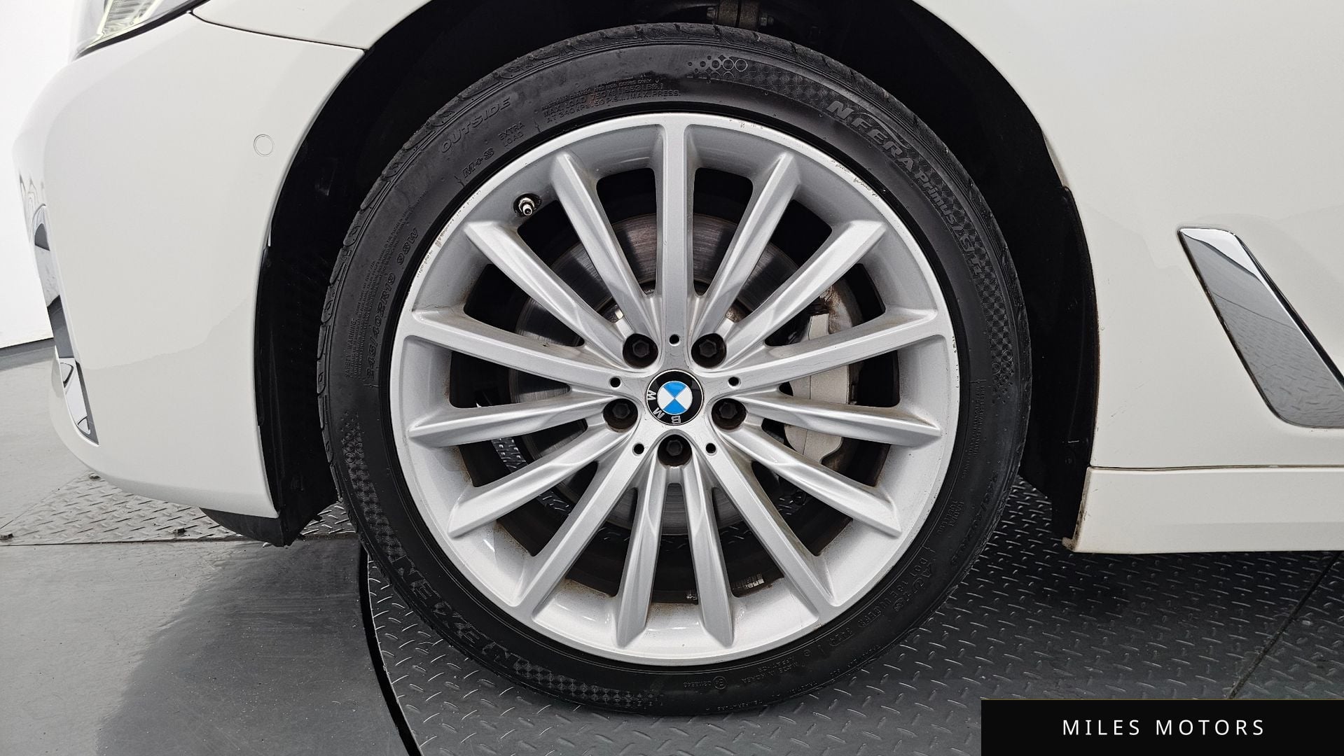 BMW 5 Series (G30) 2023 — миниатюра 4
