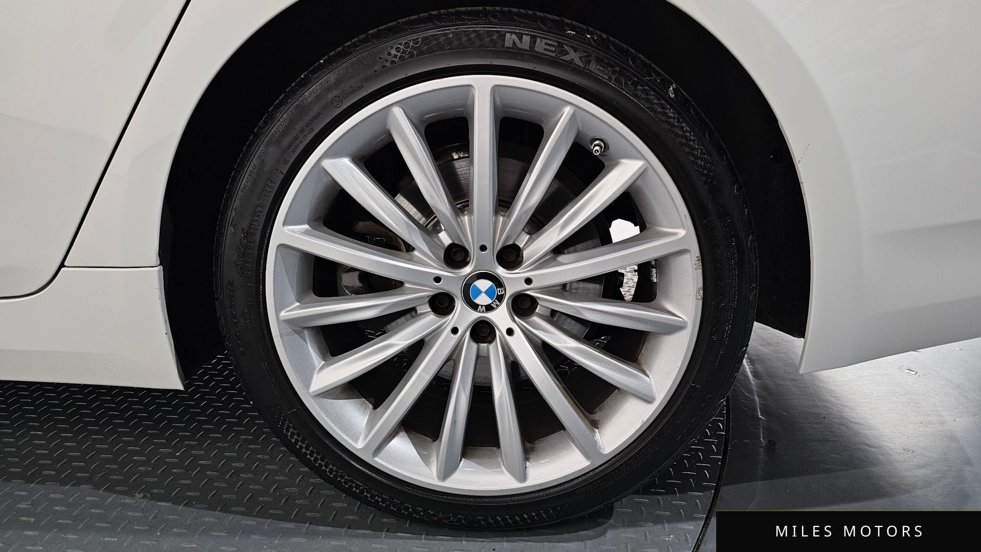 BMW 5 Series (G30) 2023 — миниатюра 6