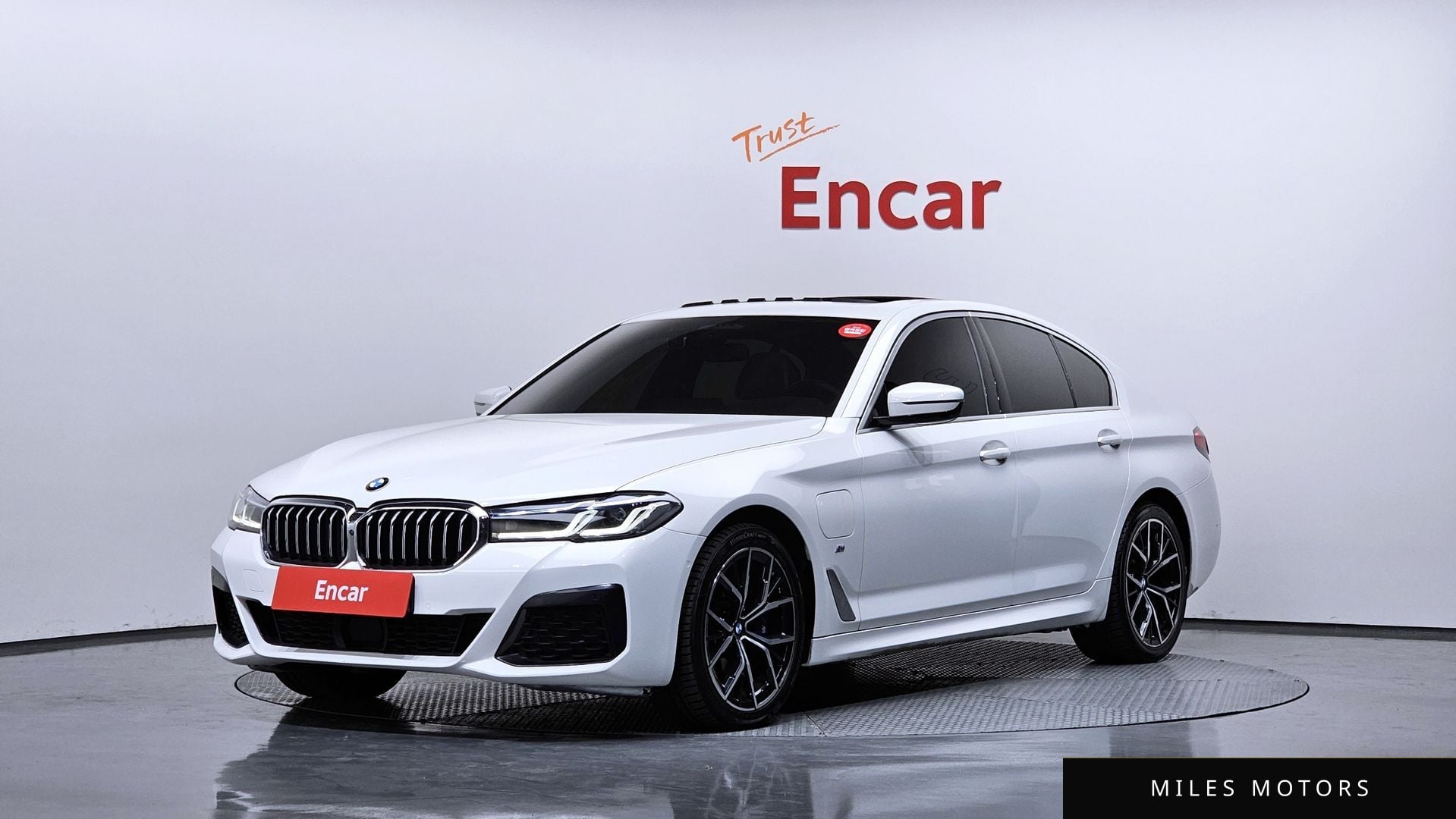 BMW 5 Series (G30) 2021 — фото 1 из 12