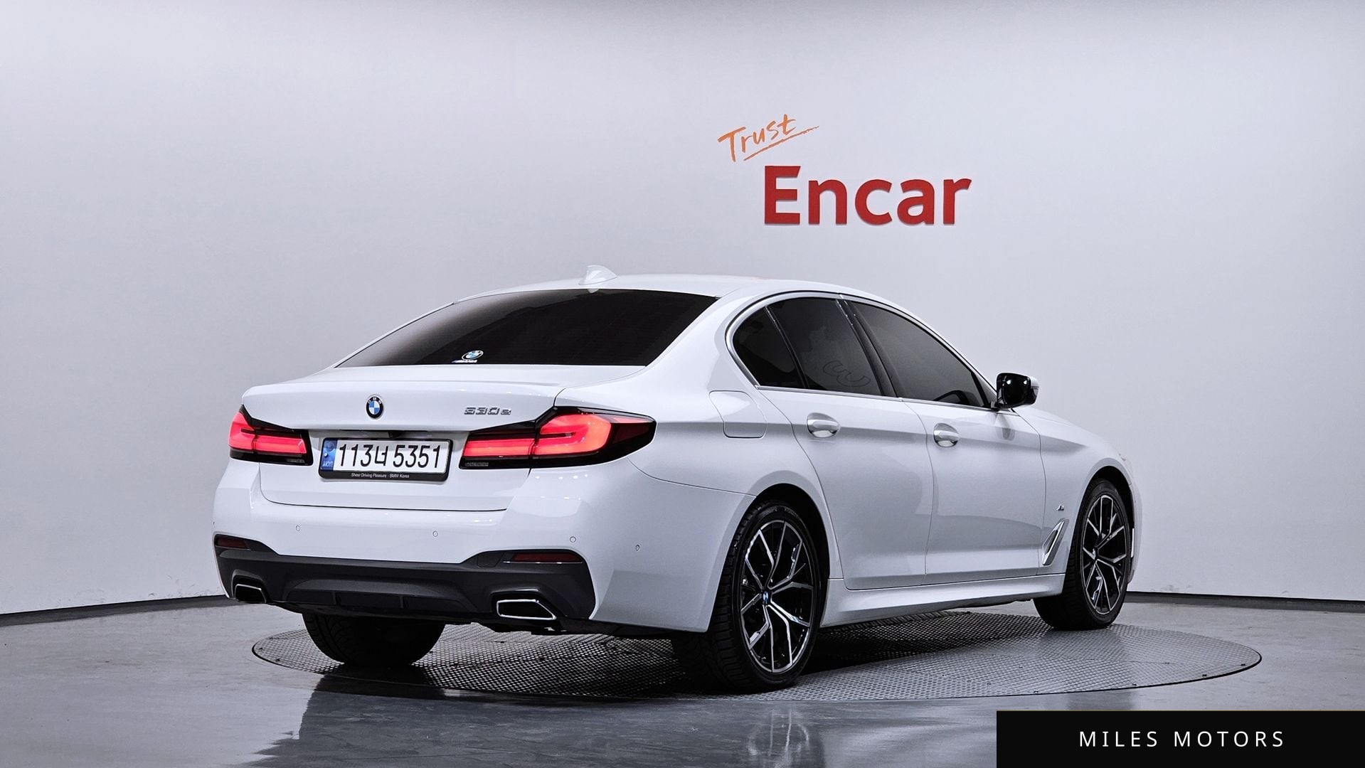 BMW 5 Series (G30) 2021 — миниатюра 2