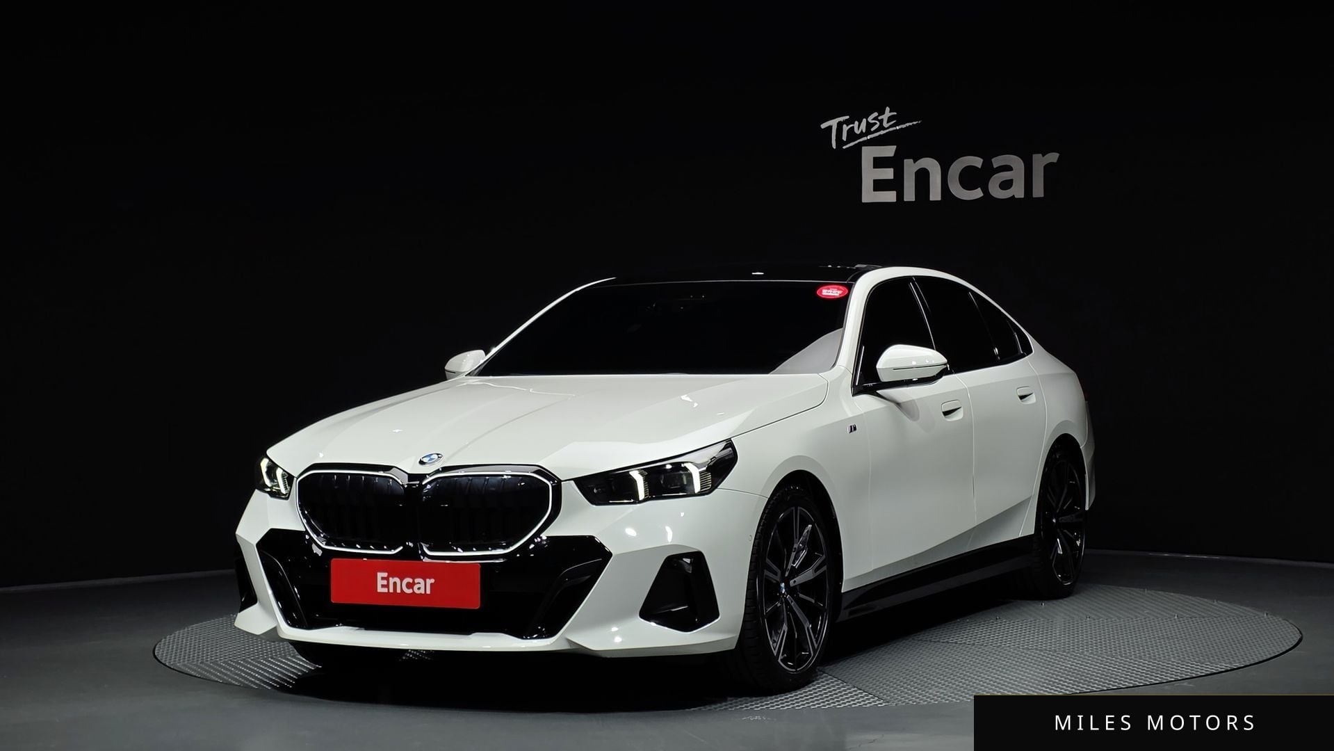 BMW 5 Series (G60) 2025 — фото 1 из 12