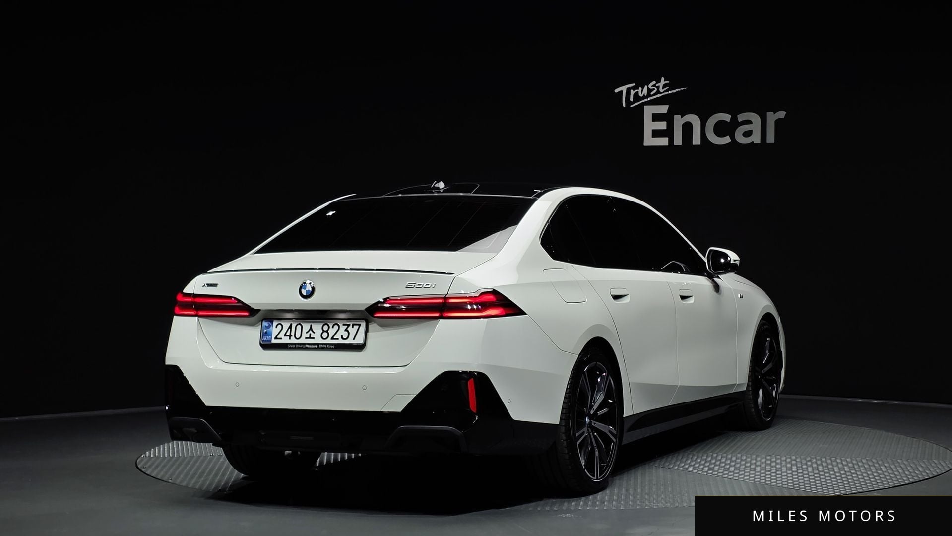BMW 5 Series (G60) 2025 — миниатюра 2