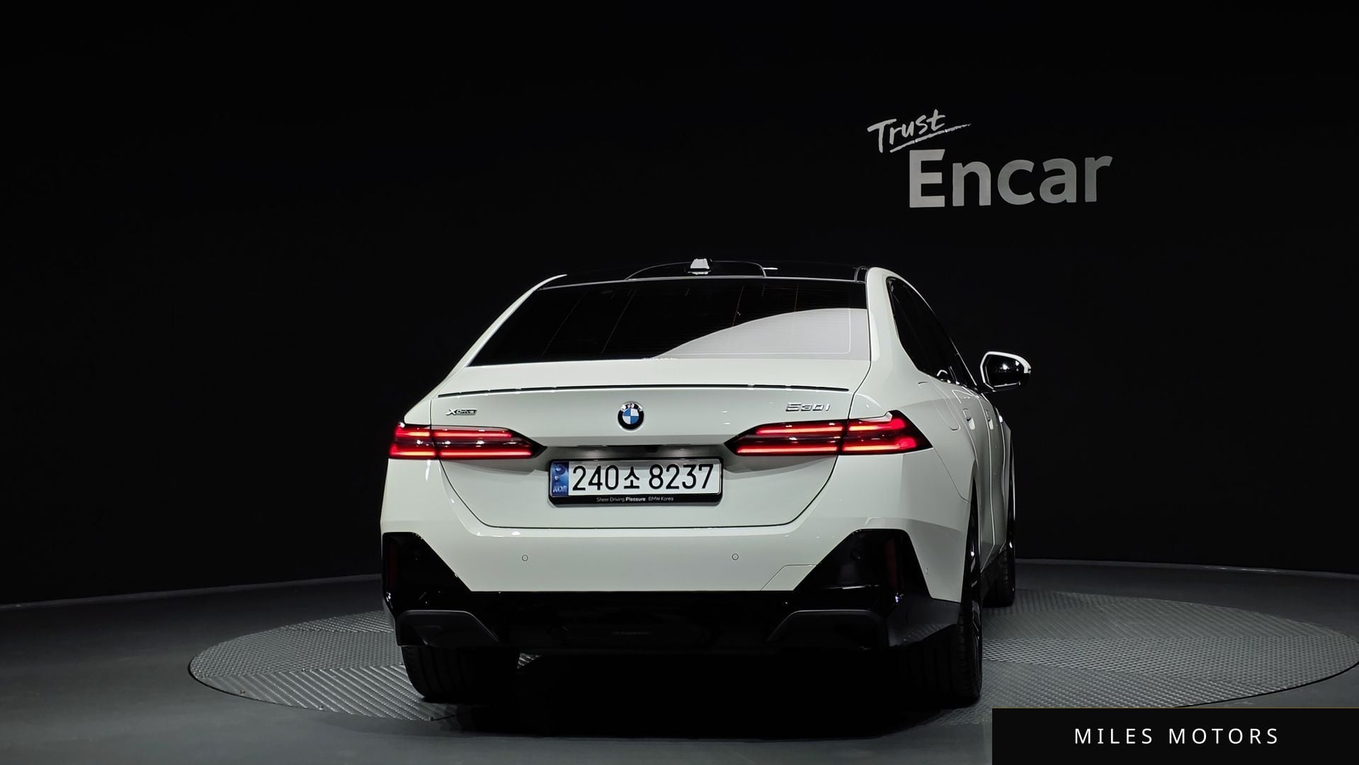 BMW 5 Series (G60) 2025 — миниатюра 4