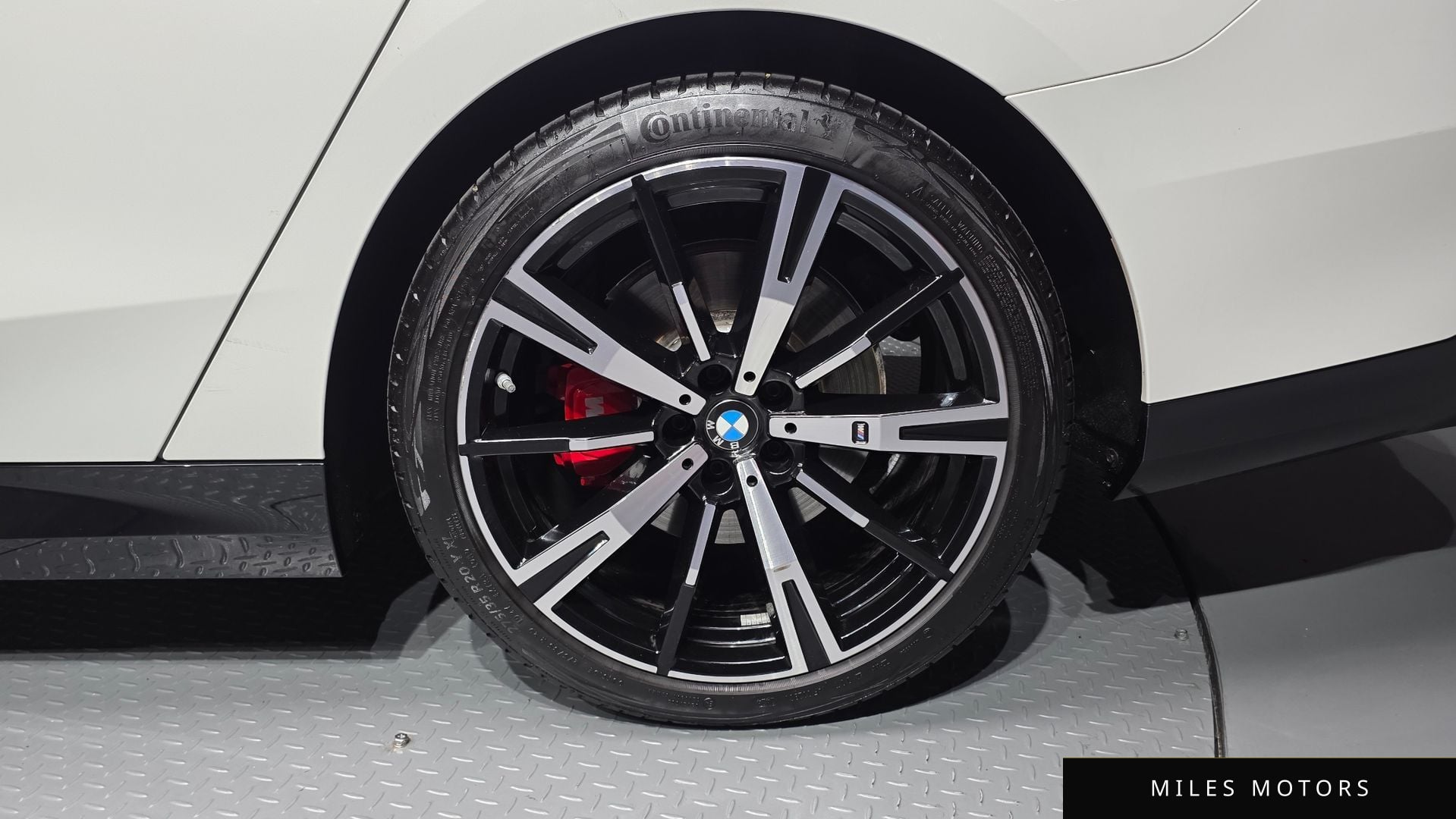 BMW 5 Series (G60) 2025 — миниатюра 7