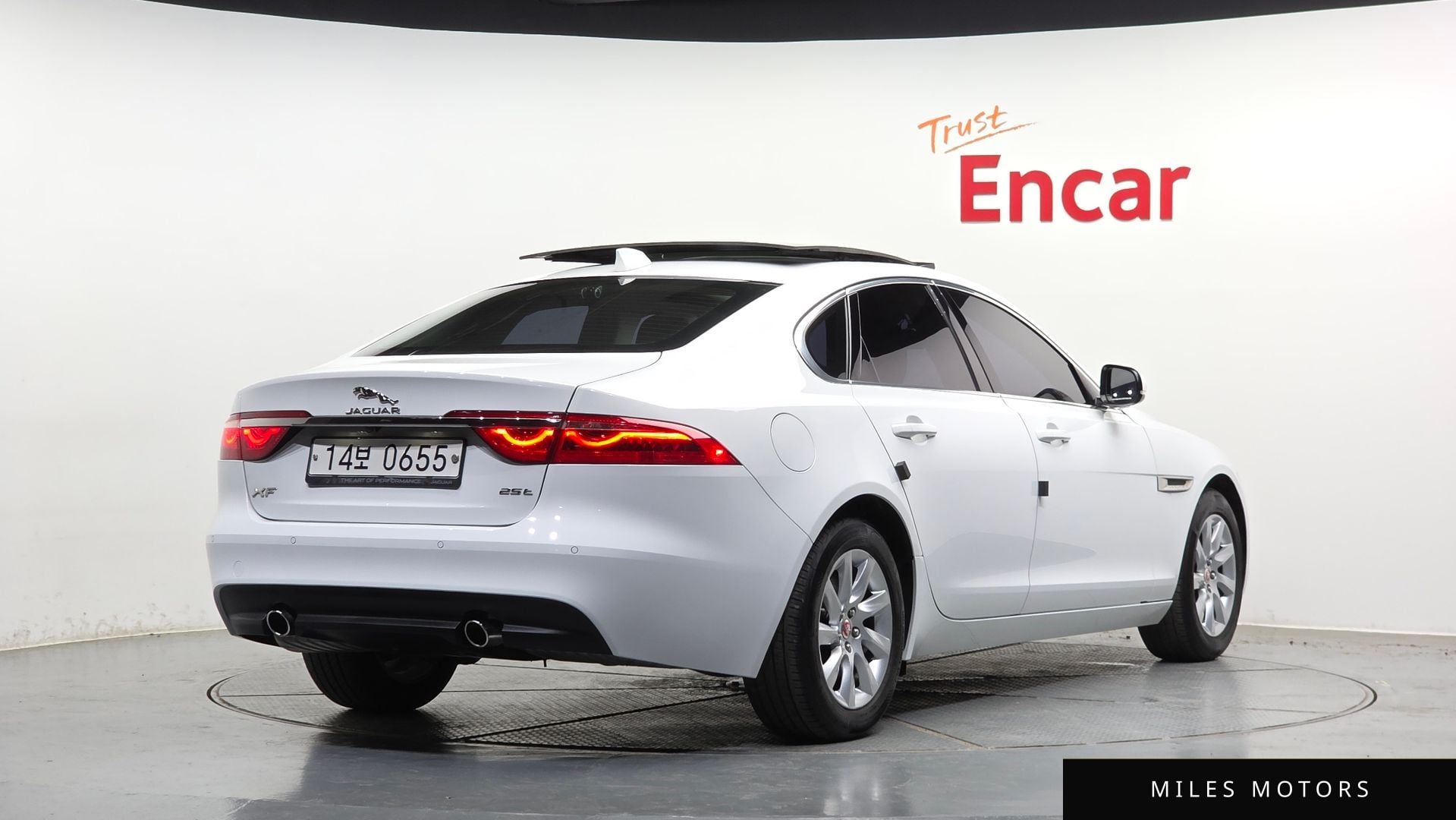 Jaguar XF (X260) 2017 — миниатюра 2