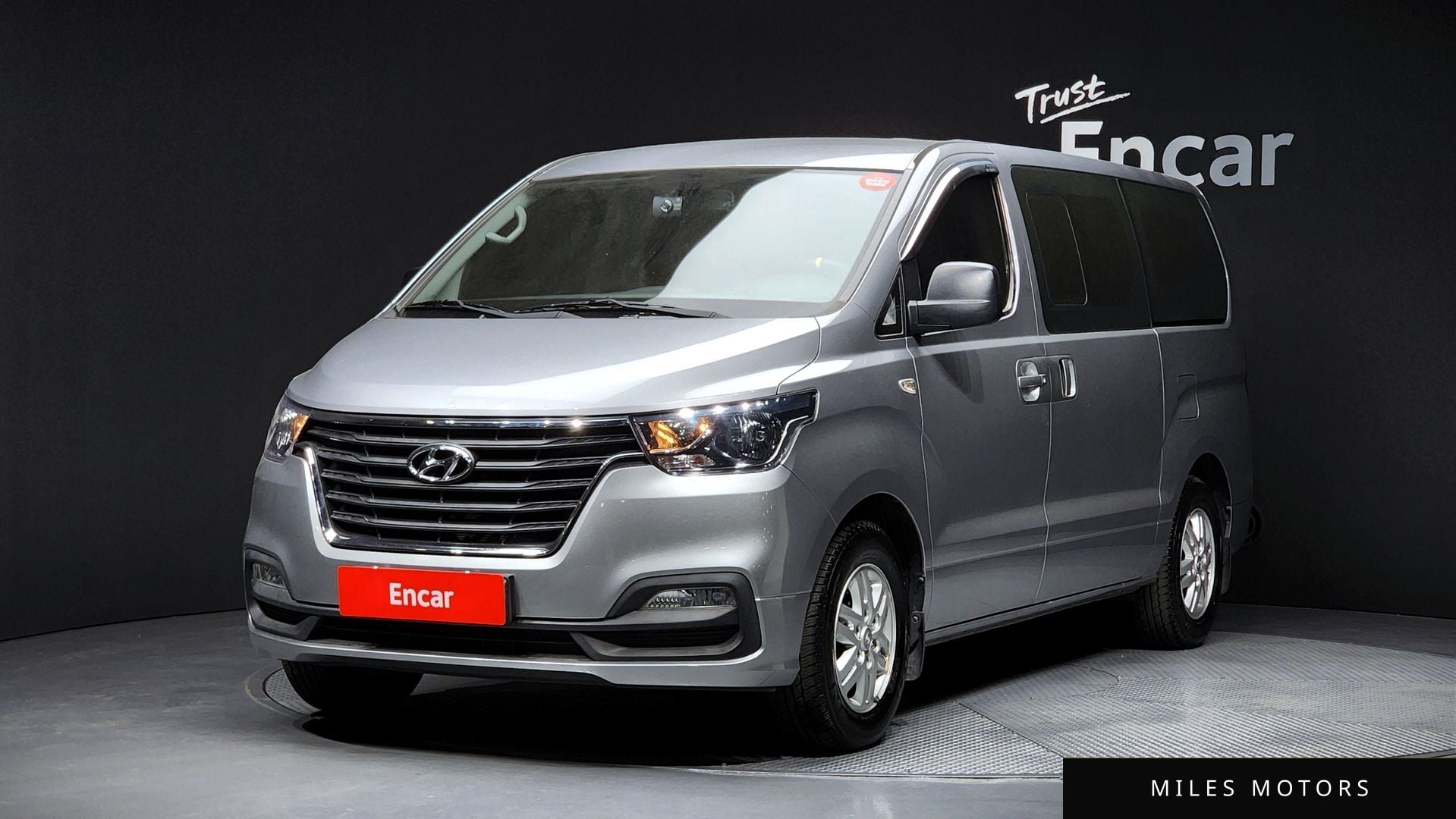 Hyundai Starex 2019 — фото 1 из 12