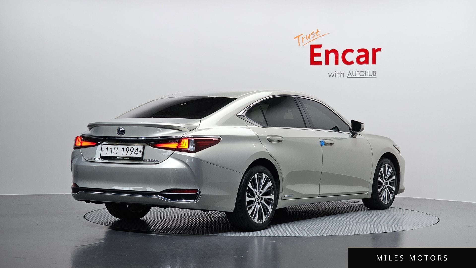 Лексус ES300h 2019 — миниатюра 2