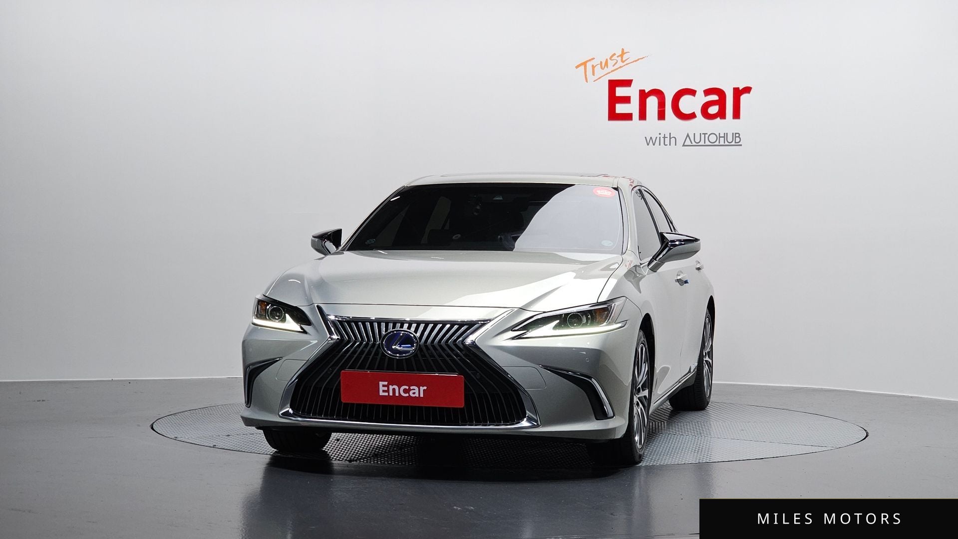 Лексус ES300h 2019 — миниатюра 3
