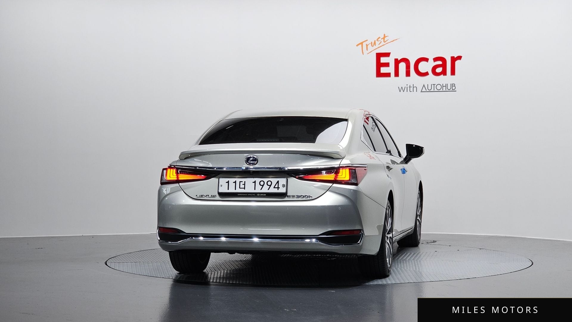 Лексус ES300h 2019 — миниатюра 4