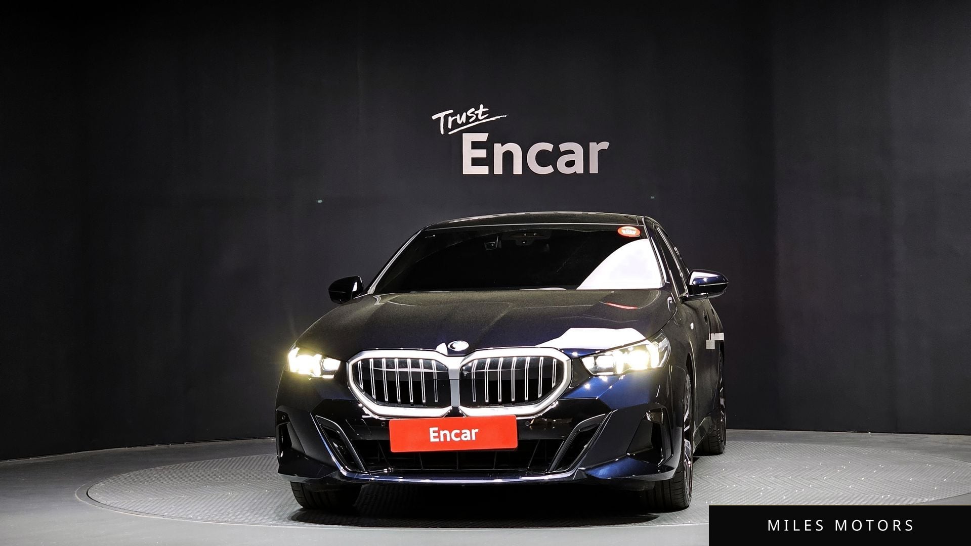 BMW 5 Series (G60) 2024 — миниатюра 3