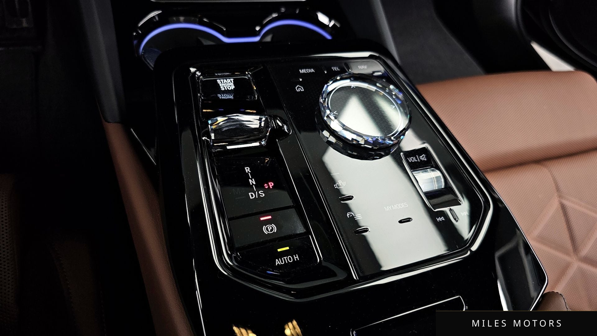 BMW 5 Series (G60) 2024 — миниатюра 12