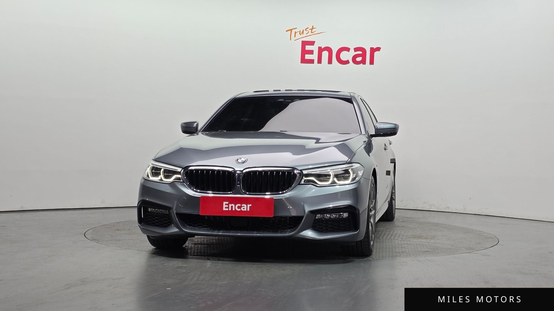 BMW 5 Series (G30) 2018 — миниатюра 3