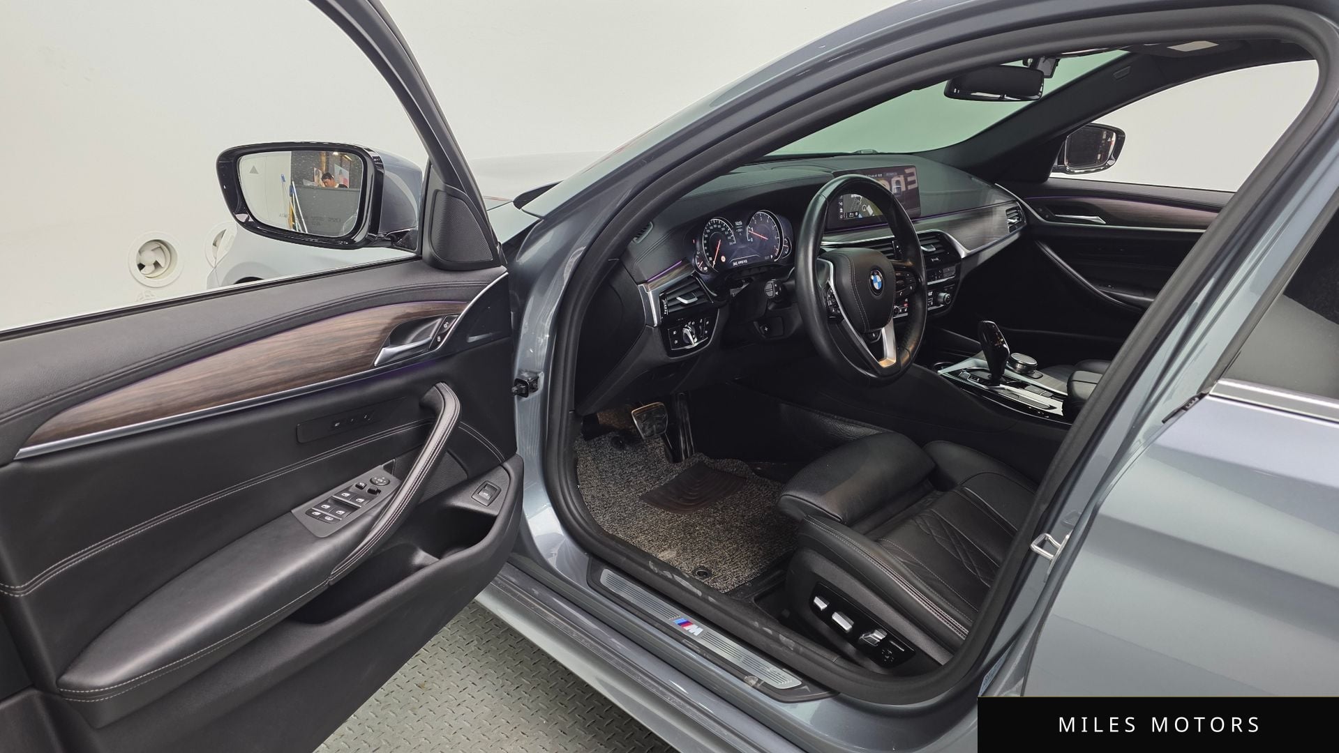 BMW 5 Series (G30) 2018 — миниатюра 10