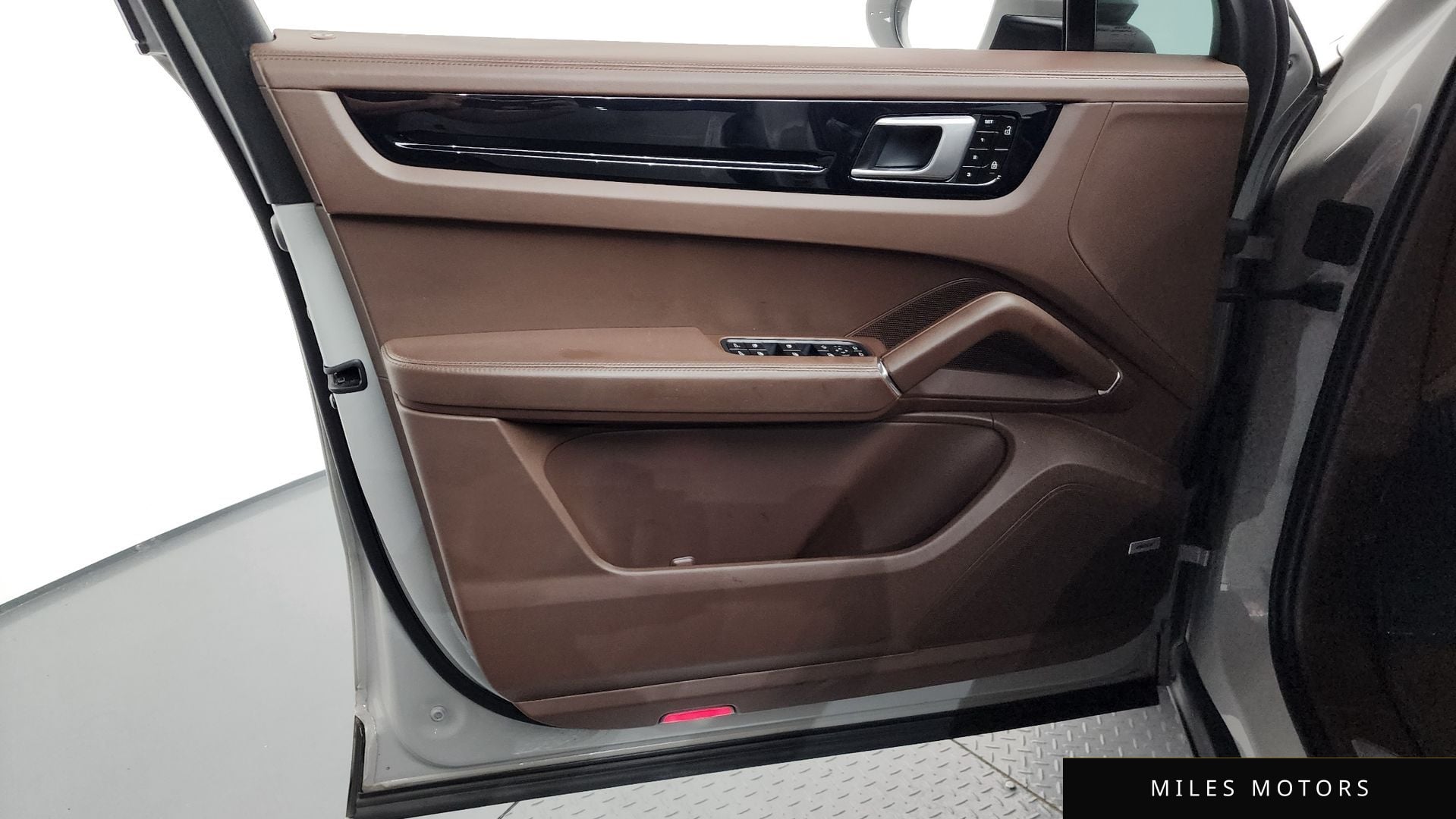 Porsche Cayenne 2021 — миниатюра 14