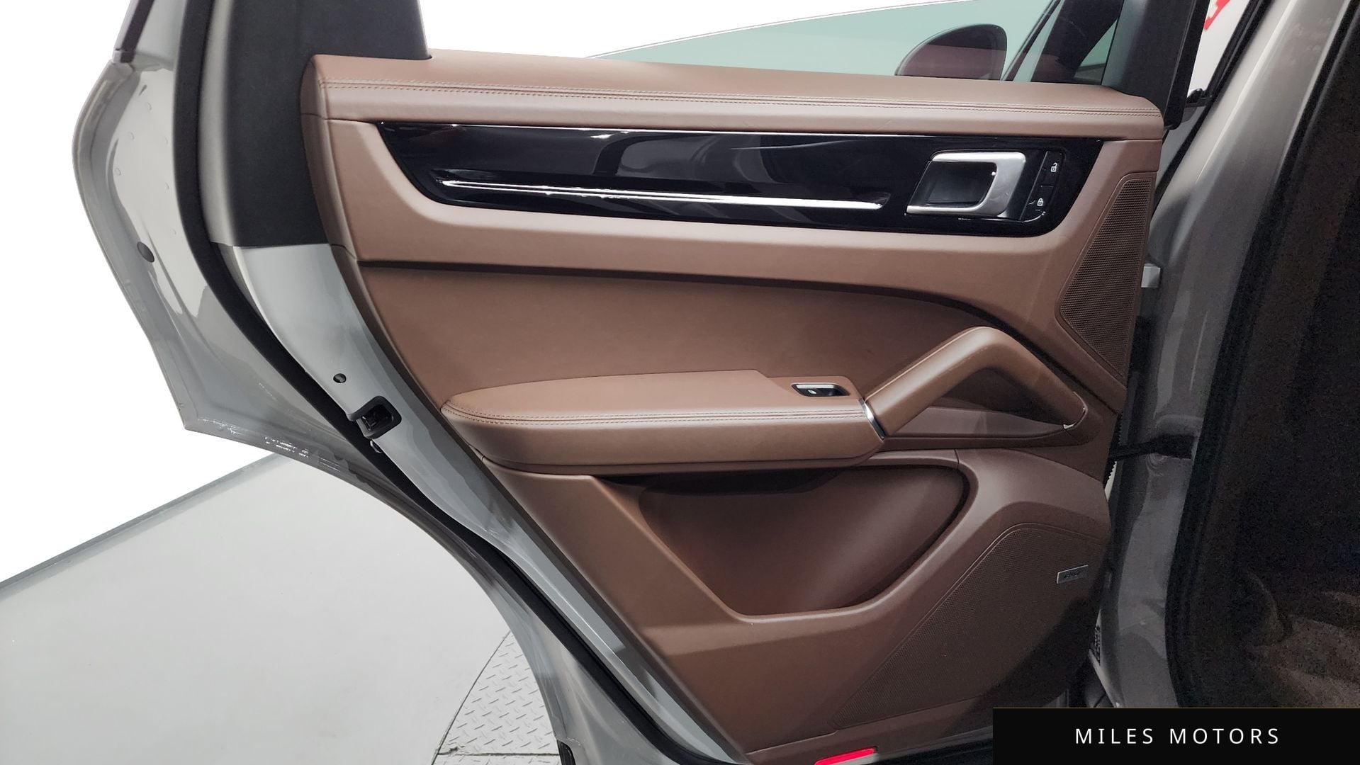 Porsche Cayenne 2021 — миниатюра 15