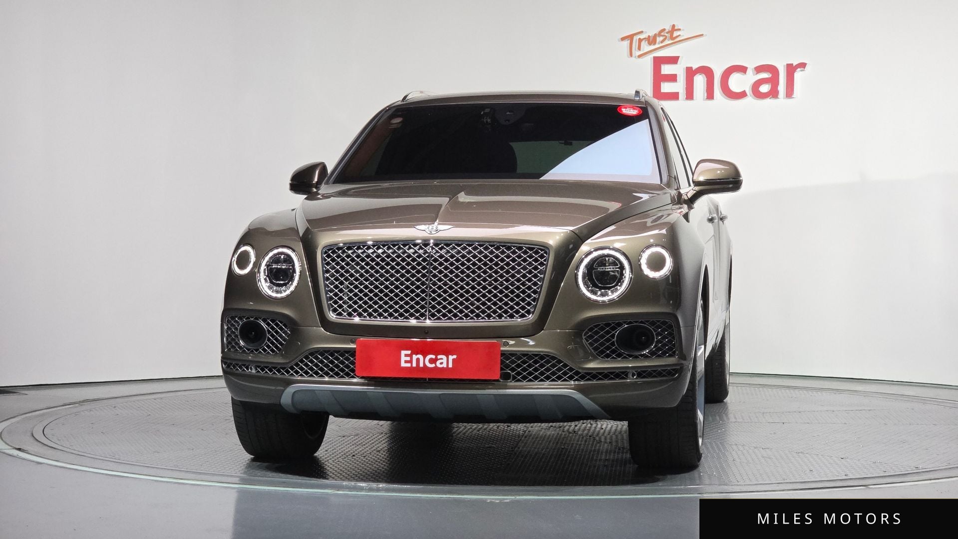 Bentley Bentayga 2017 — миниатюра 3
