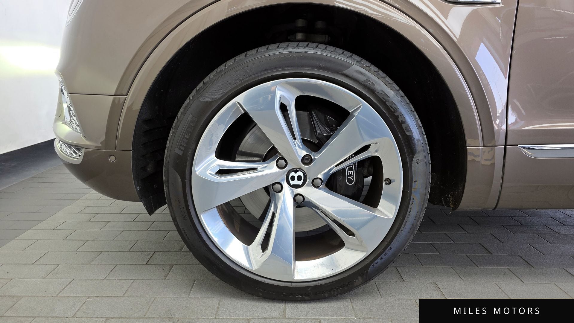 Bentley Bentayga 2017 — миниатюра 5