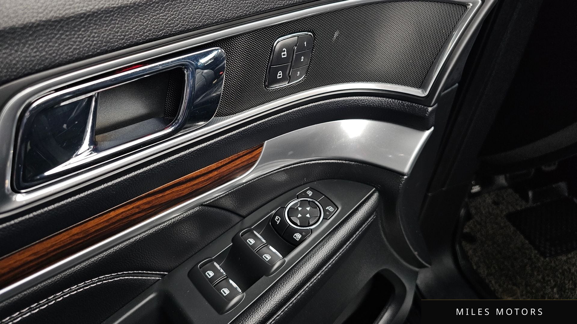 Ford Explorer 2016 — миниатюра 19