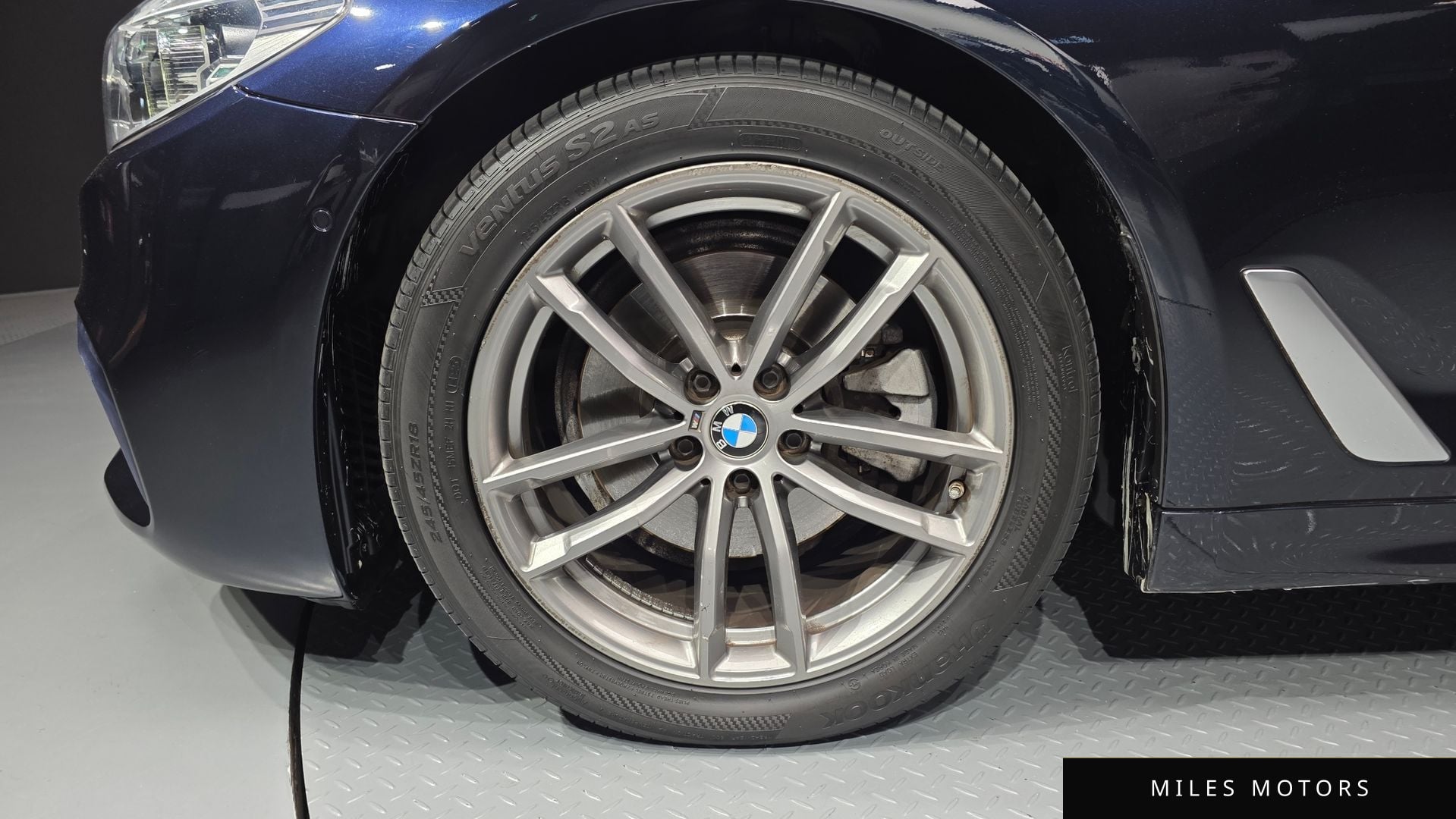 BMW 5 Series (G30) 2019 — миниатюра 5